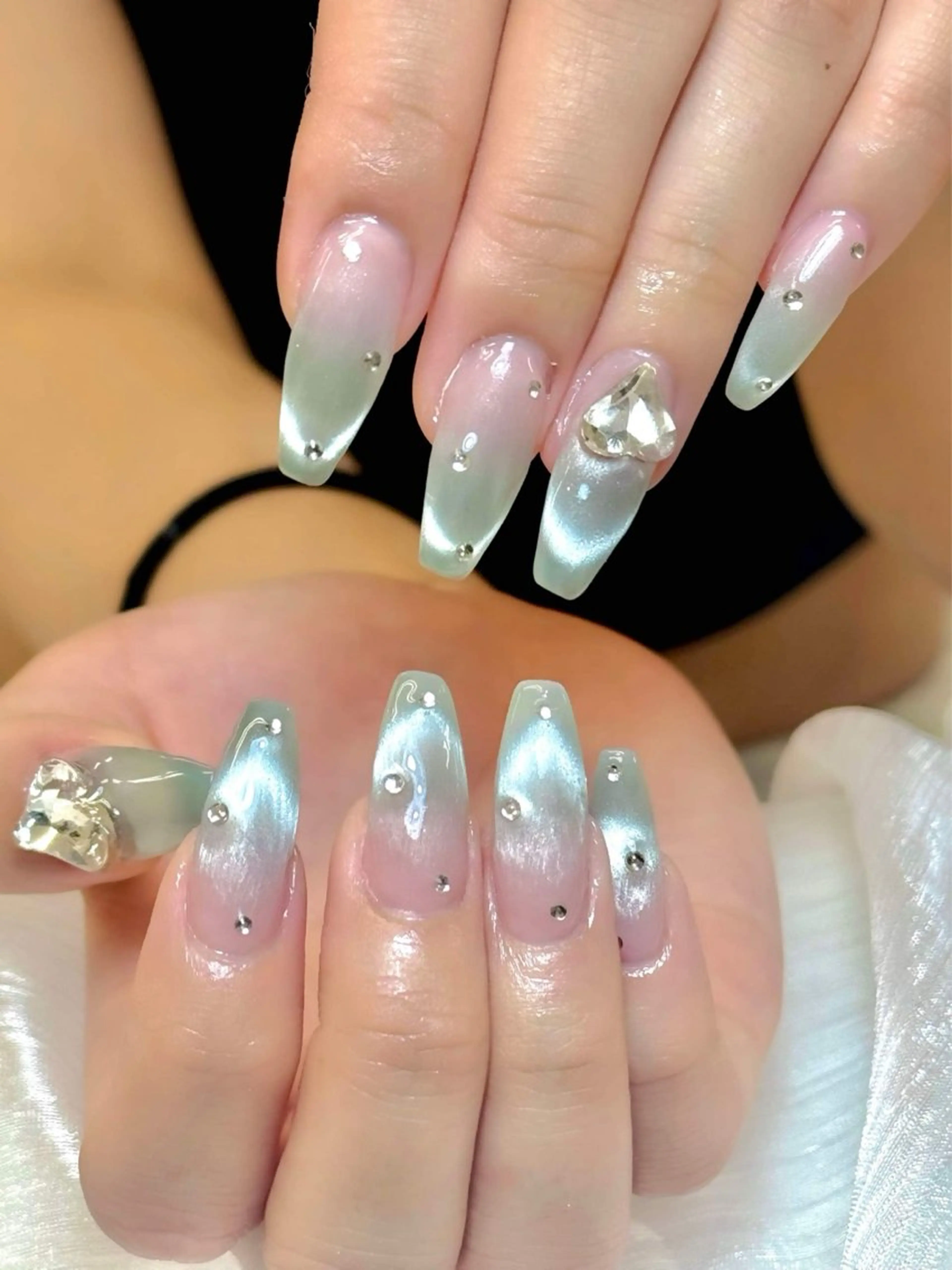 ネイル アートネイル オーロラネイル チークネイル 長さ出し フットネイル Anh 歌舞伎町のネイルデザイン