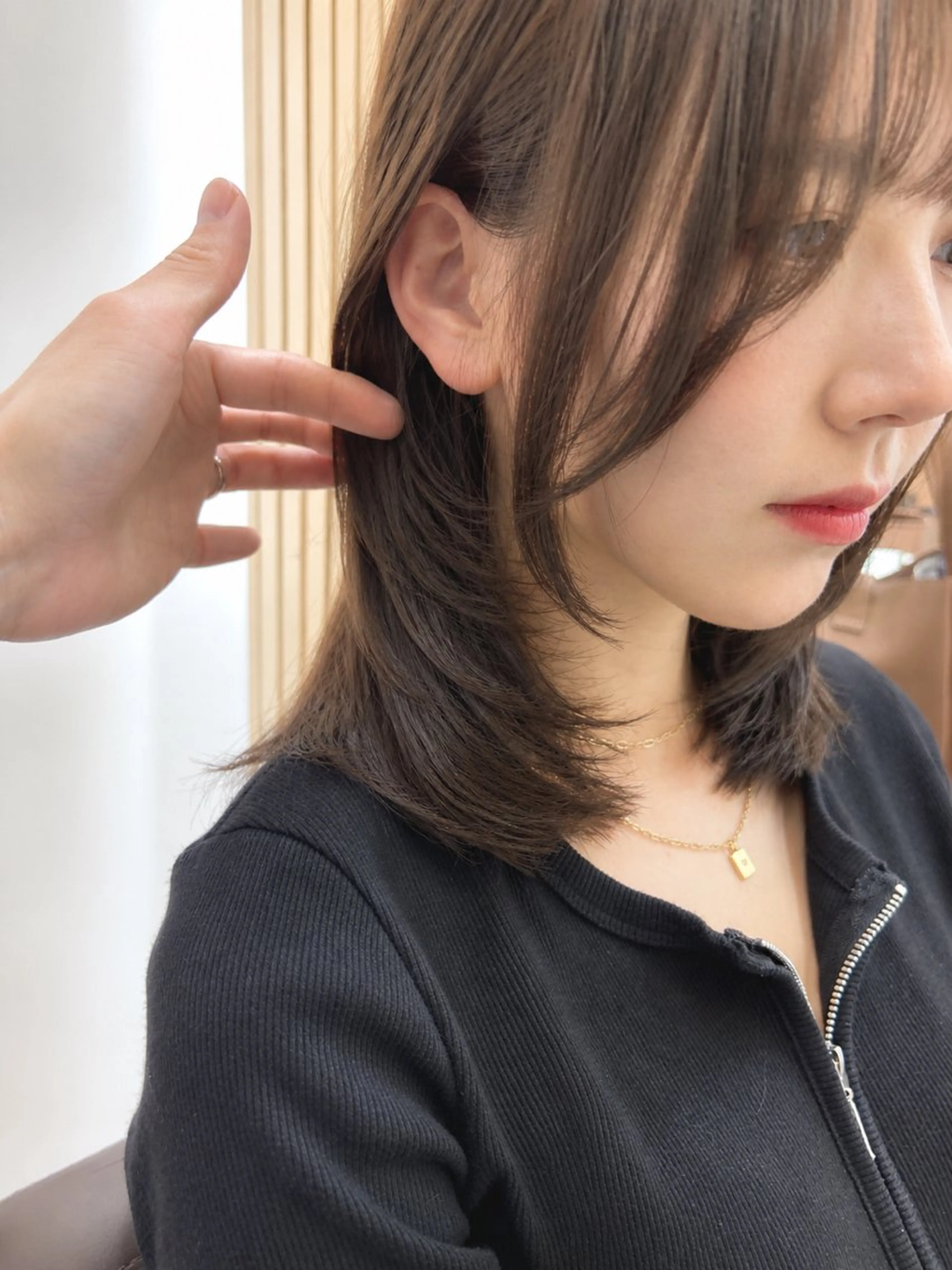 ミディアム カラー ヘアアレンジ ブリーチ 透明感カラー ブリーチなしカラー くびれヘア 顔まわりレイヤー カット ヘアカラー トリートメント 二ヶ月綺麗なデザイン カット/星野六三四のヘアスタイル