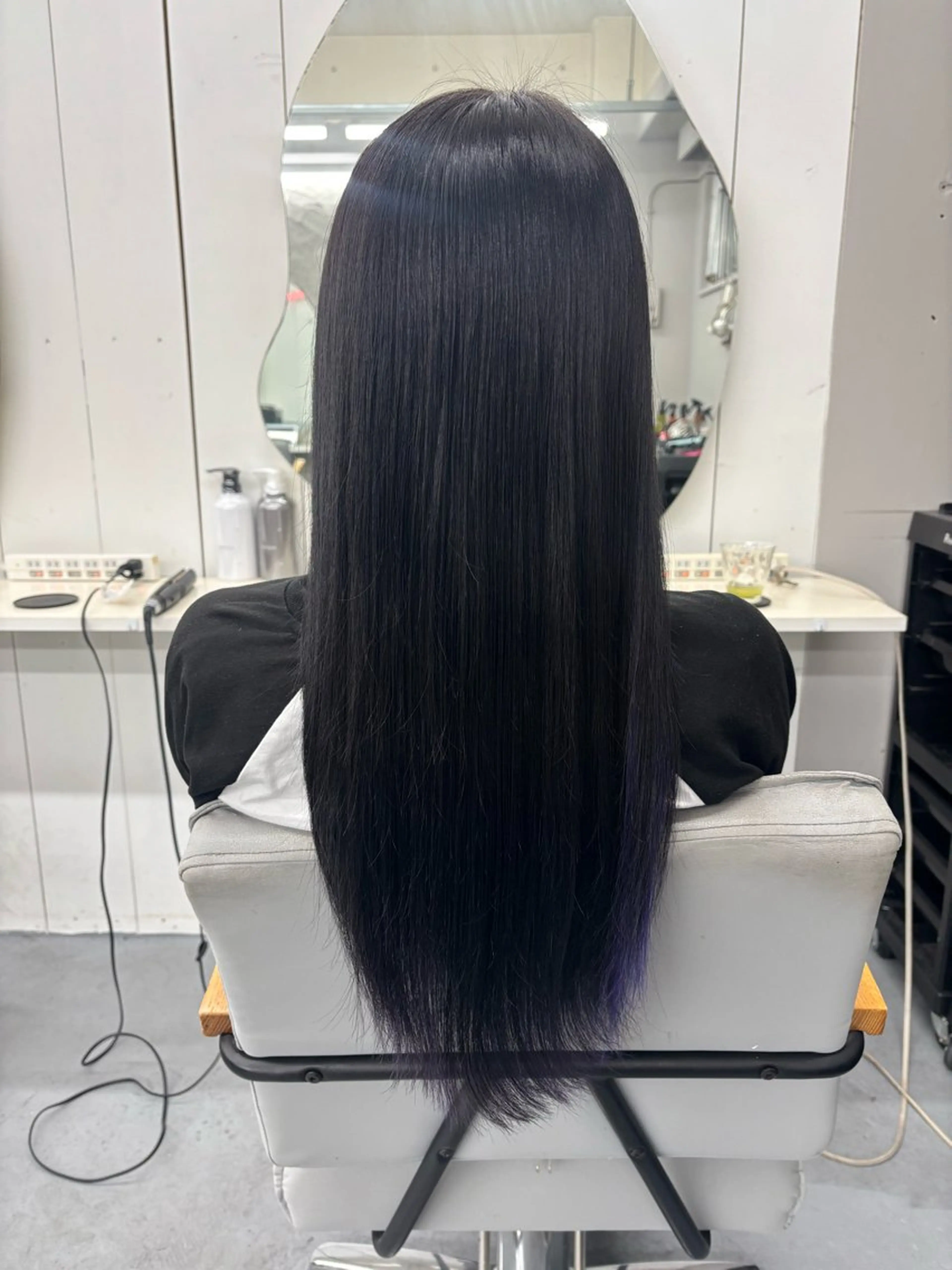 ロング カラー 腰越 麻奈のヘアスタイル