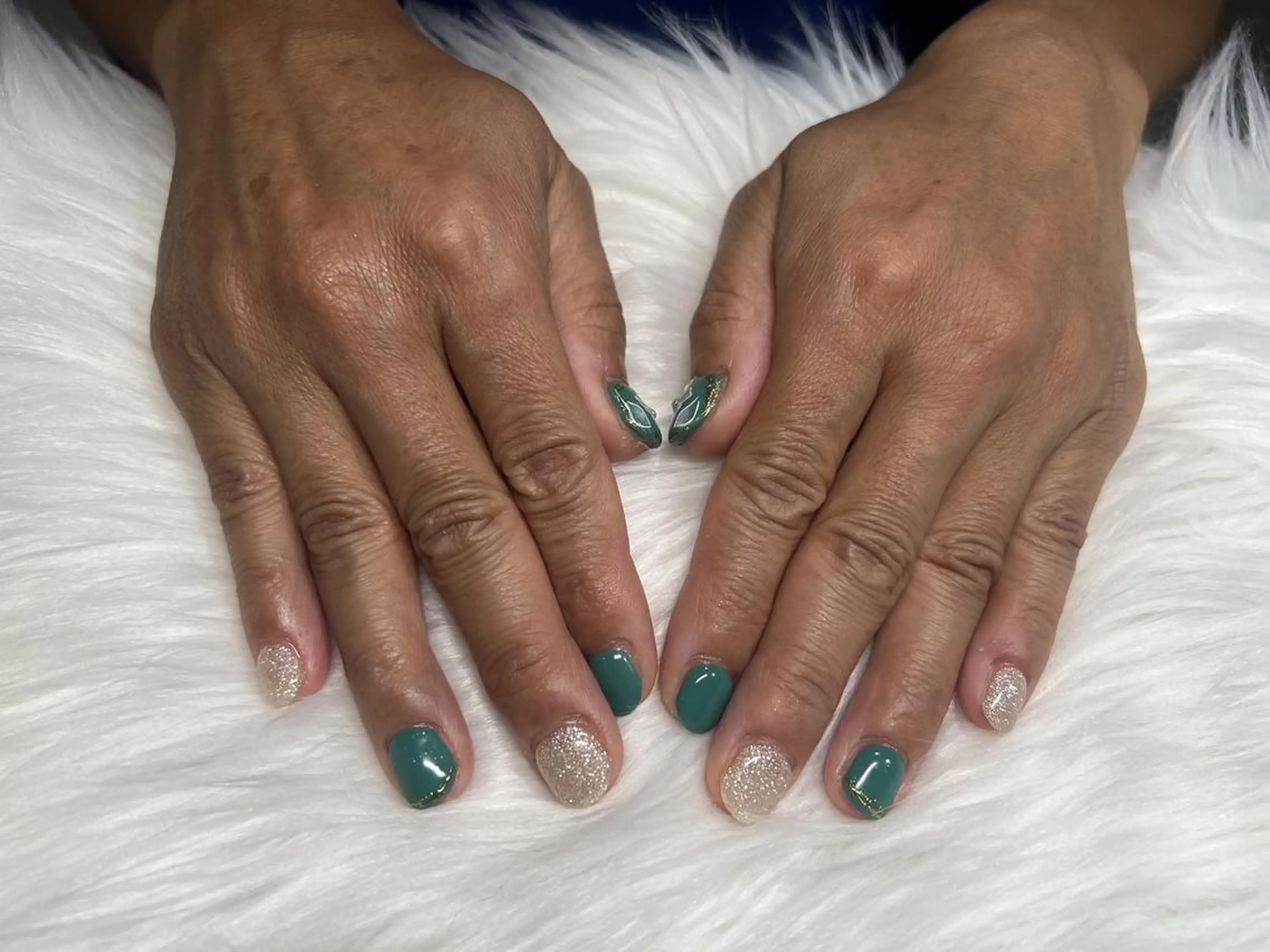 ネイル ゴールド グリーン ミラーネイル シルバー Nail Salon Lindaのネイルデザイン