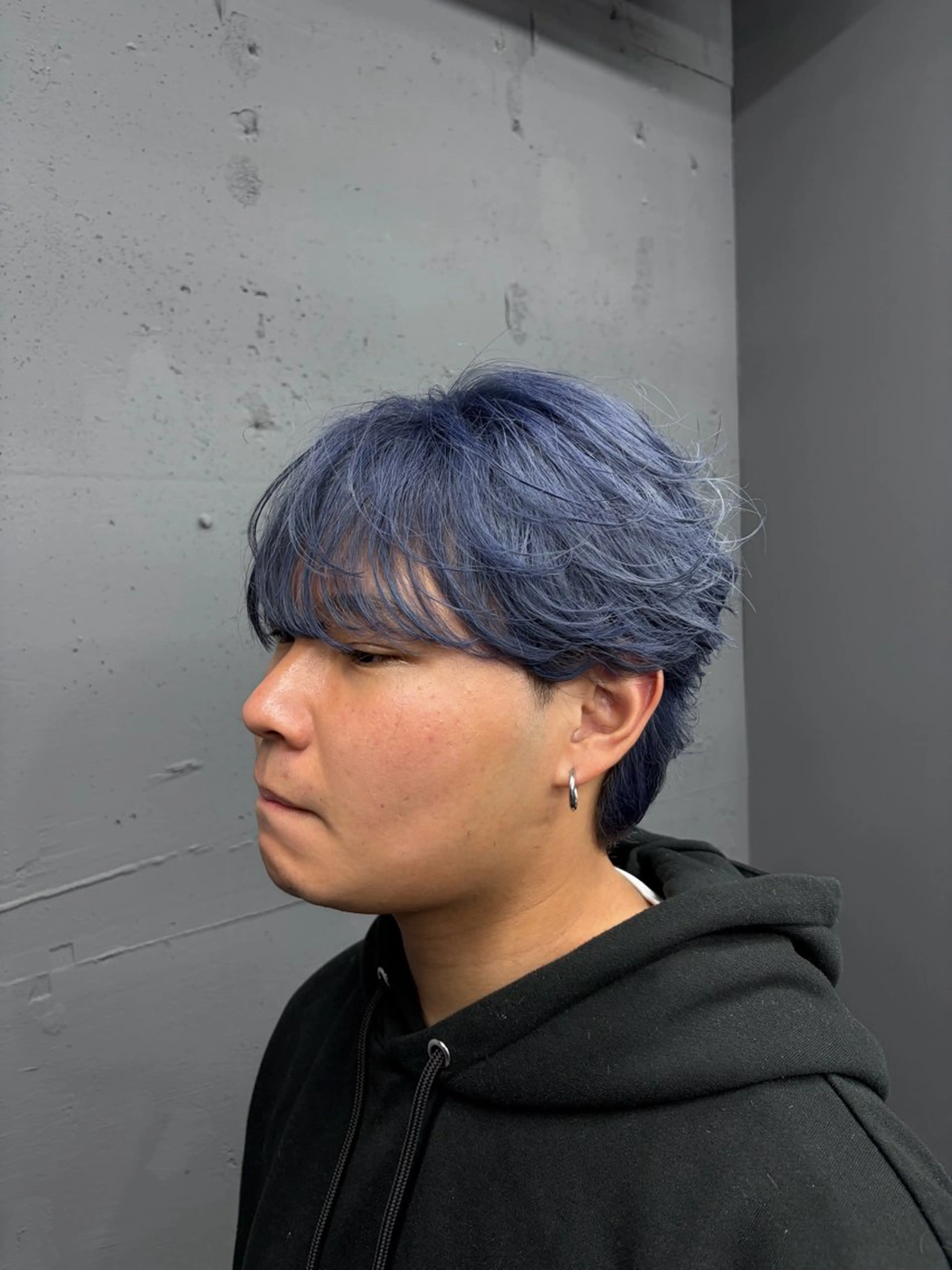 ショート カラー メンズ ブルーカラー シルバー カット ヘアカラー 宮本 涼太郎のヘアスタイル