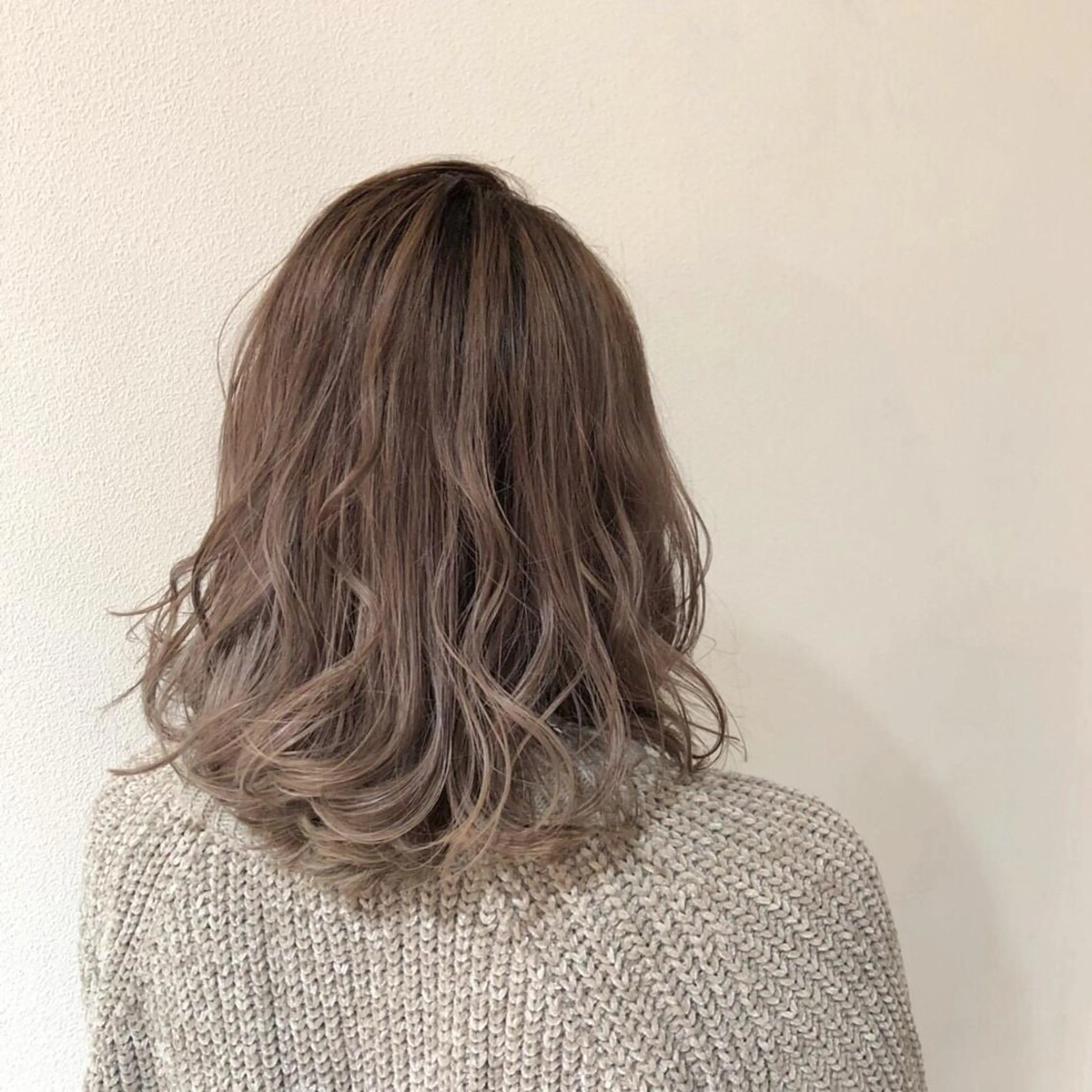 ミディアム カラー パーマ 坪内 麻里子のヘアスタイル