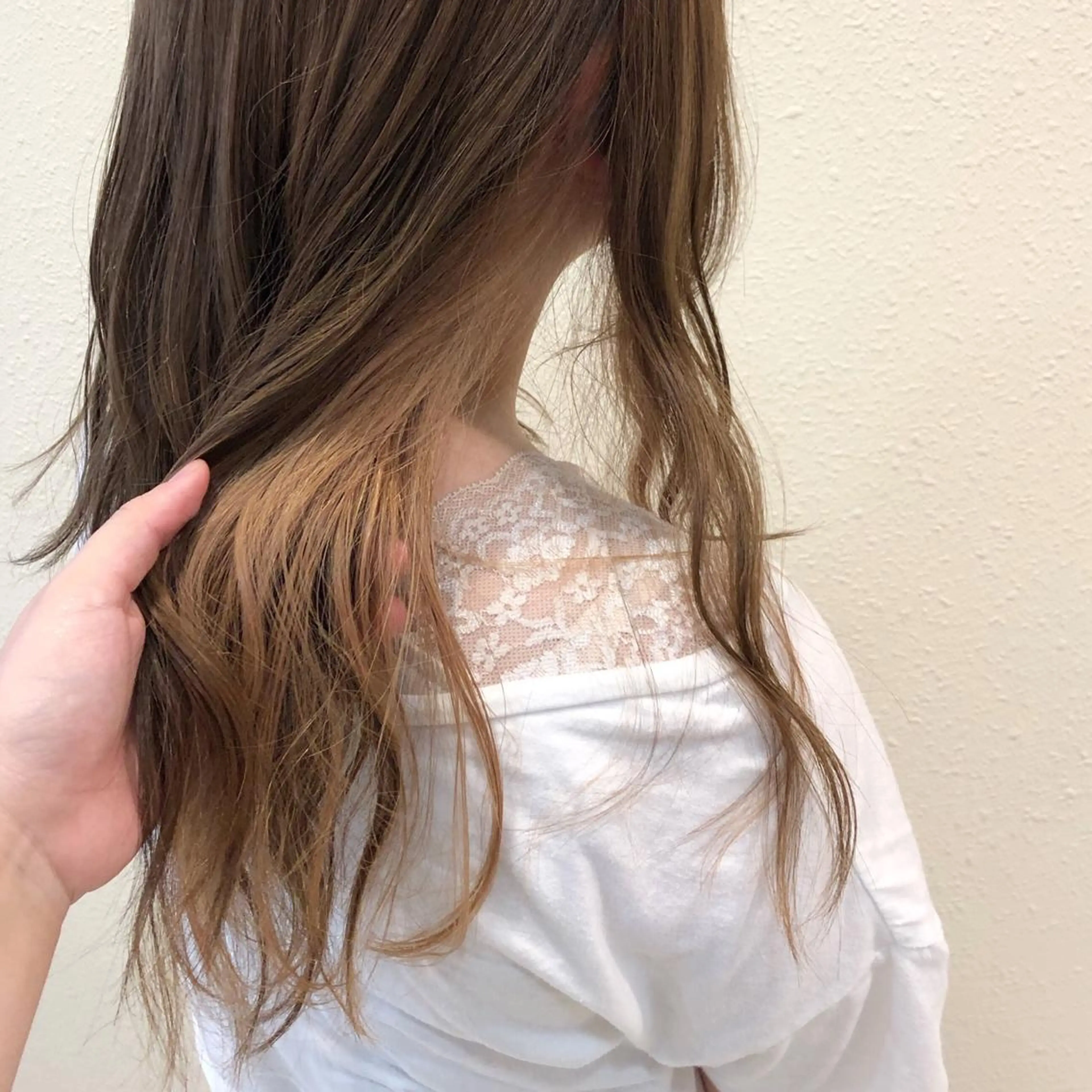 ロング 中川 茜里のヘアスタイル