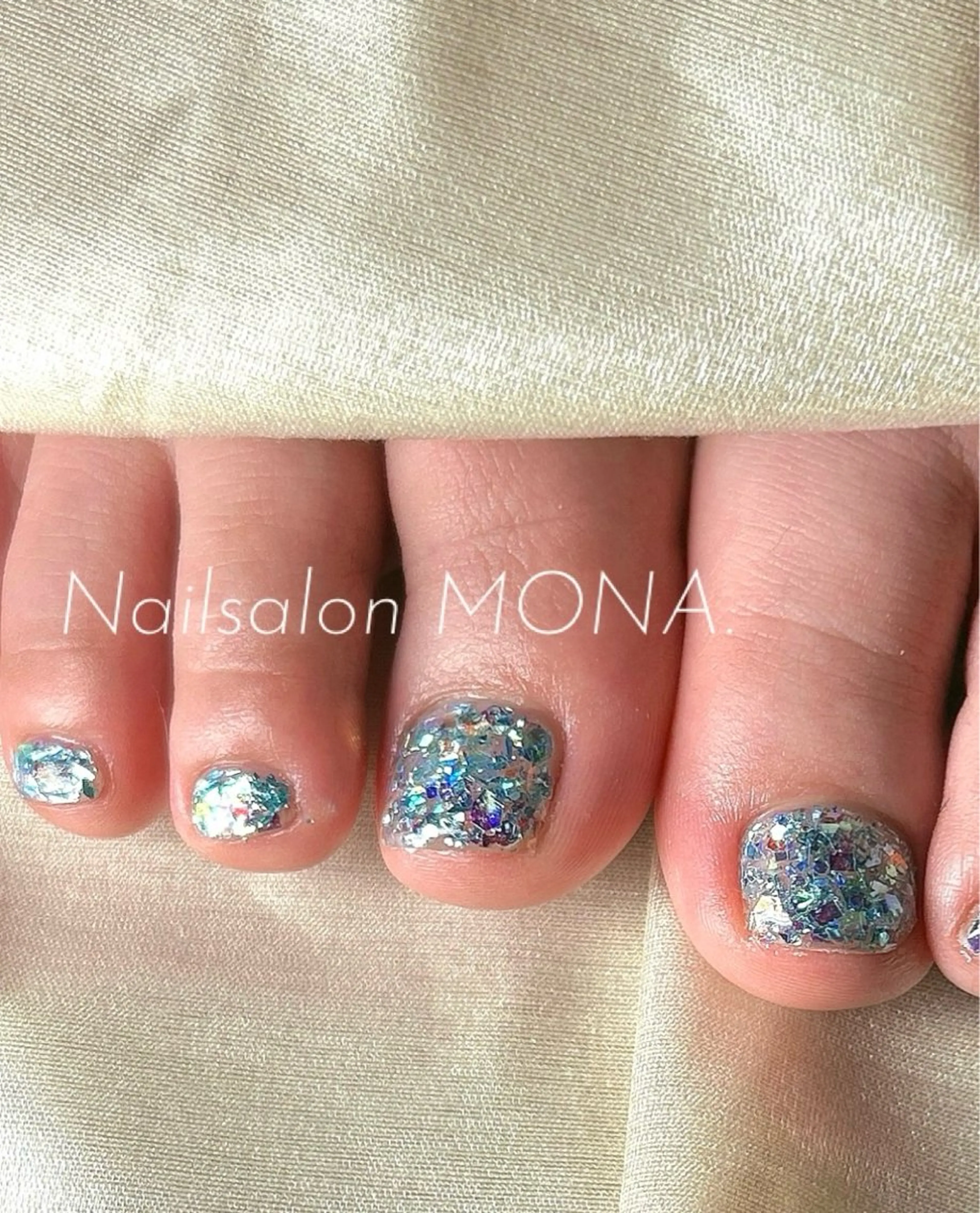 ネイル フットネイル ラメ(グリッター) フットネイル Nailsalon MONA.のネイルデザイン