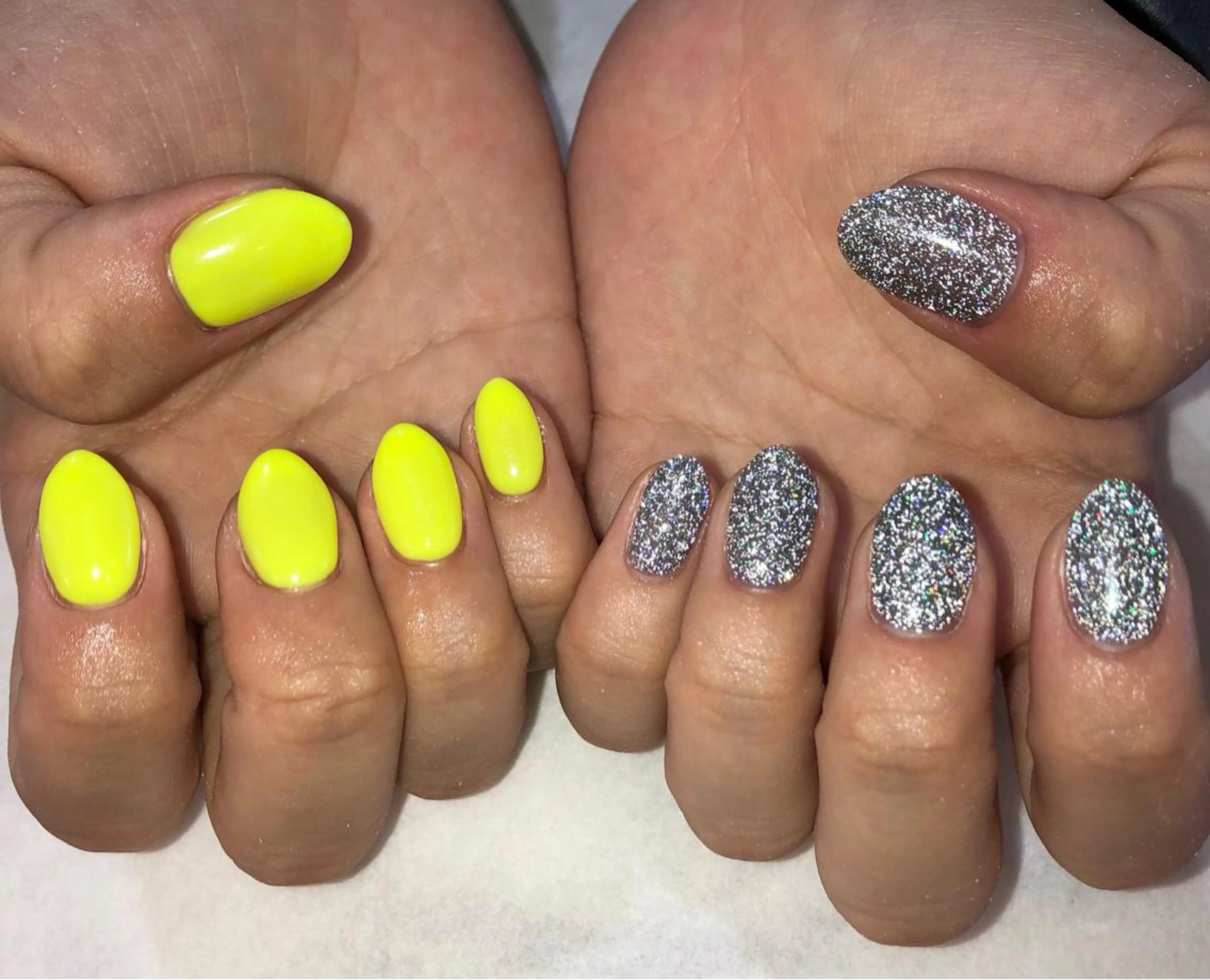 ネイル ブルー フラッシュネイル 黄色 いちじゅう あおいのネイルデザイン