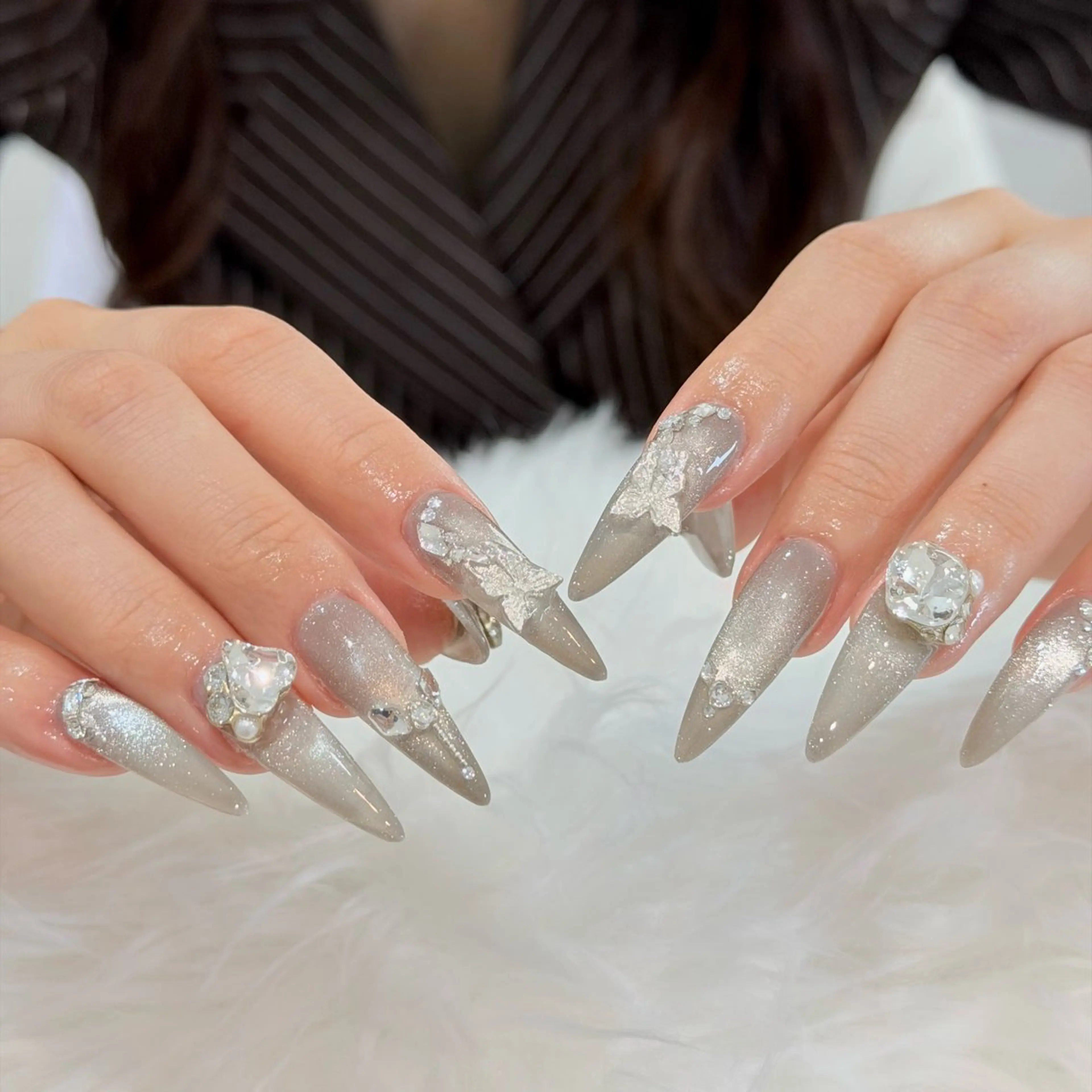 ネイル オーロラネイル 長さ出し フラッシュネイル フットネイル フレンチネイル ハンドネイル Luci Nailのネイルデザイン