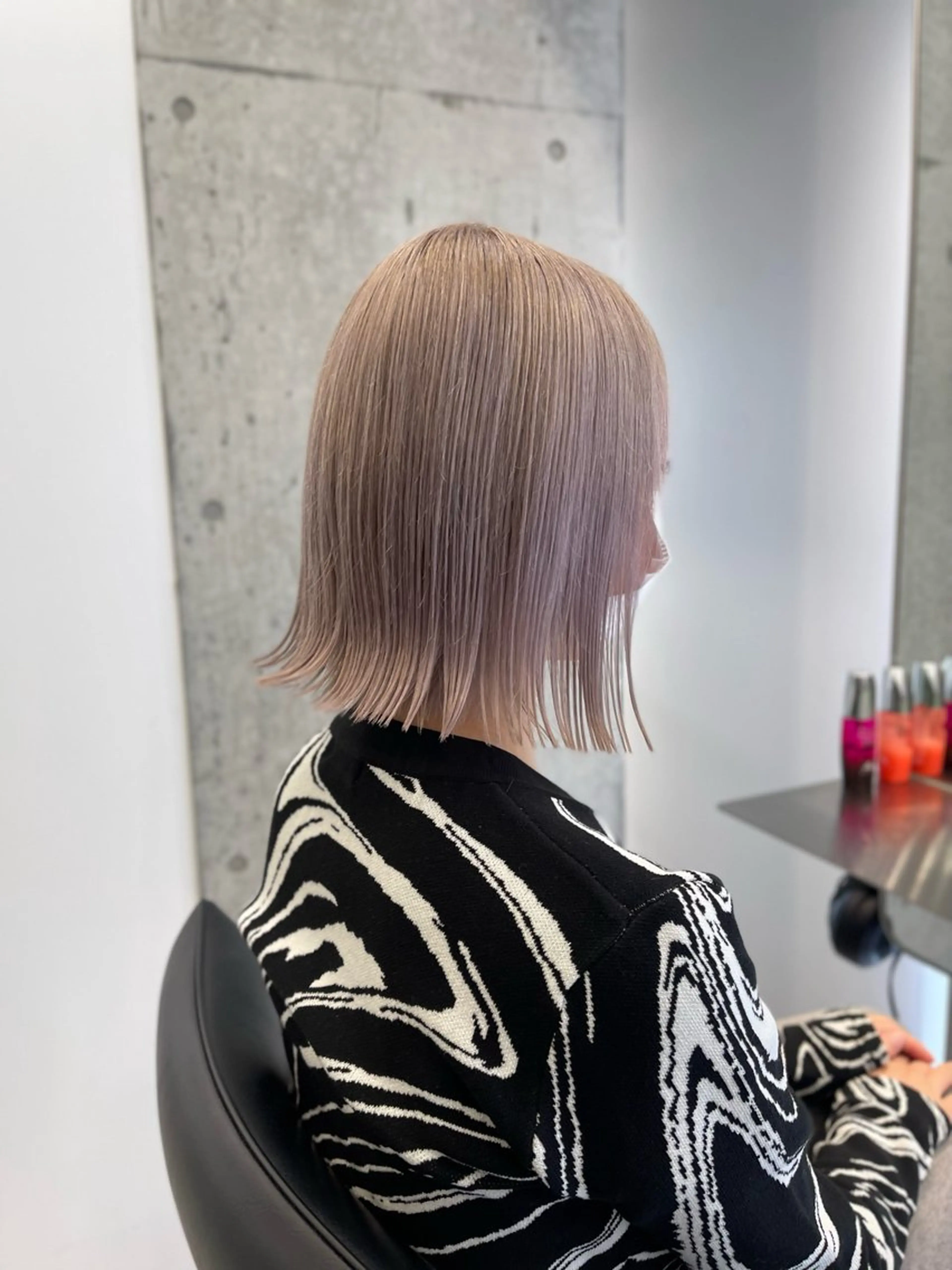 ショート 切りっぱなしボブ ボブ ミルクティーベージュ /三村克彦のヘアスタイル