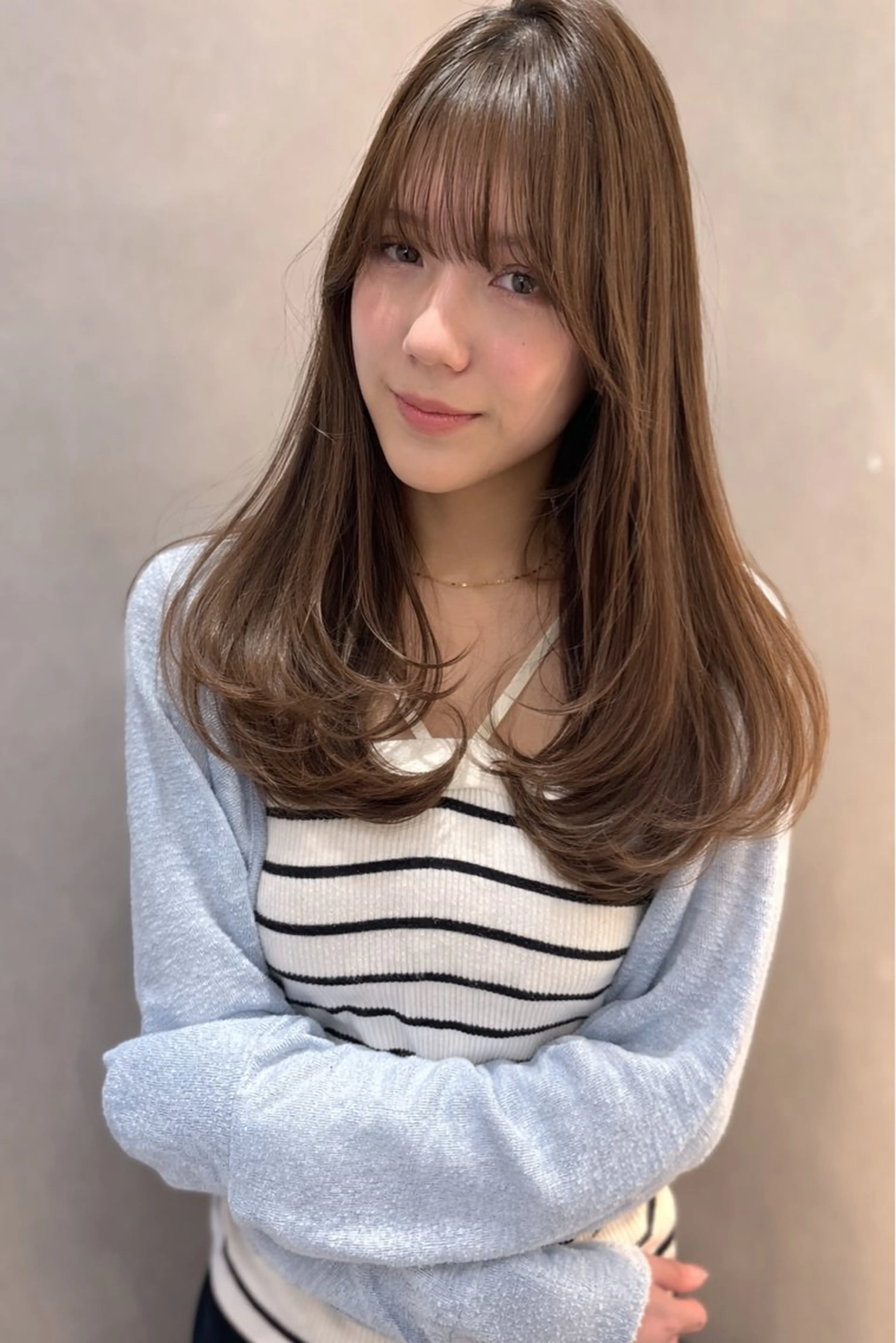 セミロング くびれヘア 顔周りカット 韓国風ヘア レイヤーカット サイドバング カット ヘアカラー 韓国ヘア/レイヤー/ 前髪/髪質改善/石川のヘアスタイル