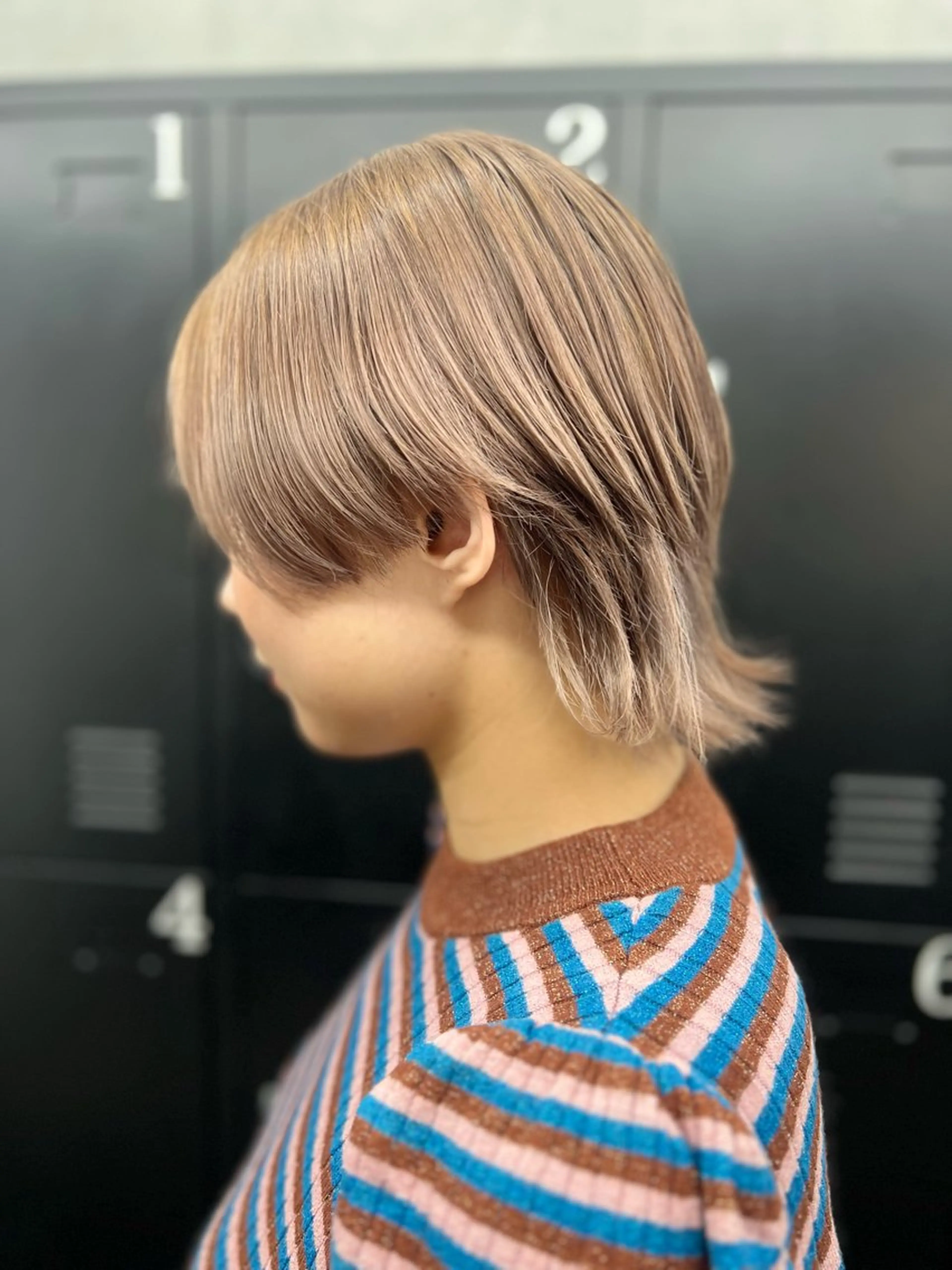 ミディアム カラー ベージュカラー ミルクティーベージュ ウルフカット カット ヘアカラー 透明感カラー特化🫧 ADLLA.栗原🦋のヘアスタイル