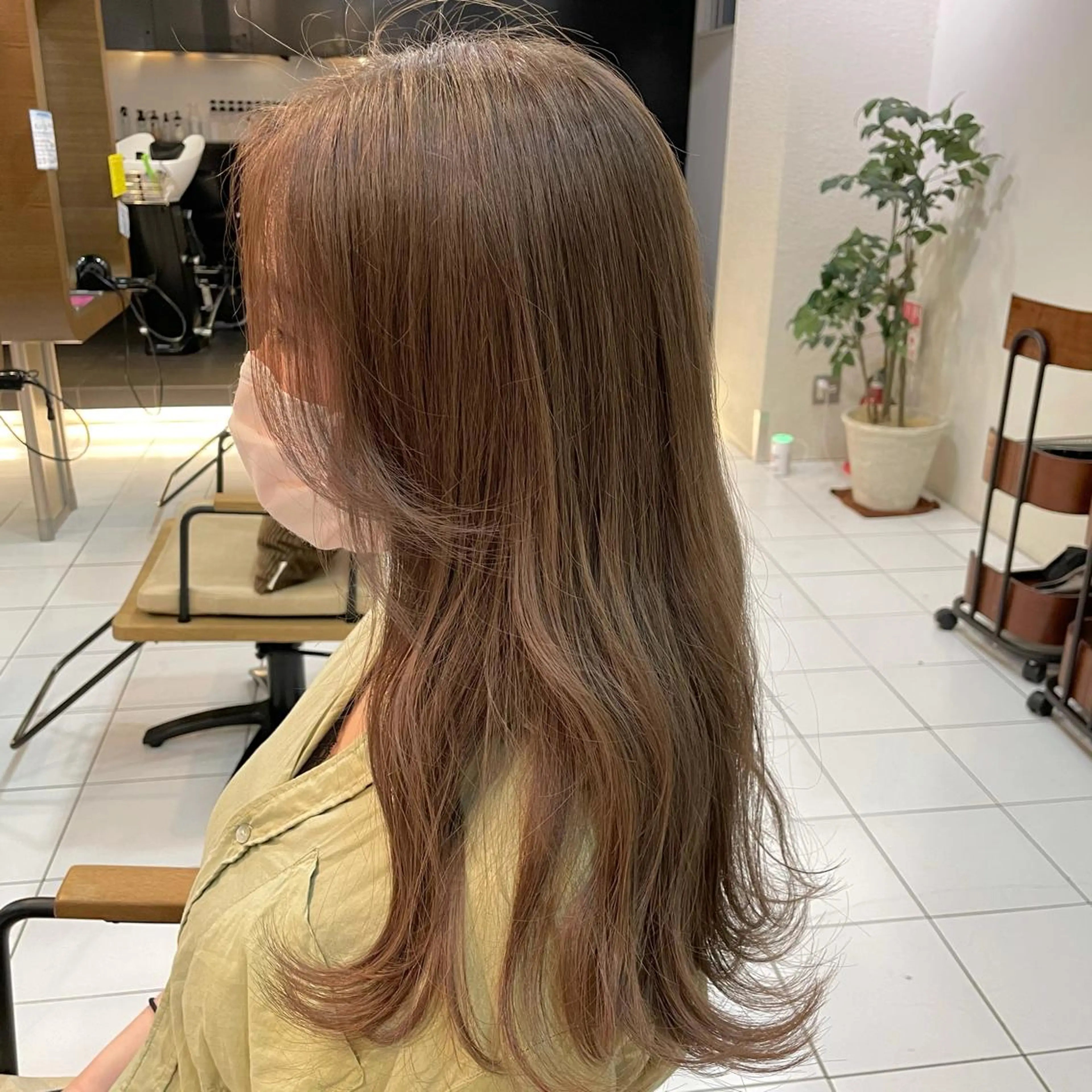 ロング カラー ベージュカラー ブリーチ ミルクティーベージュ 透明感カラー/ 寺田千雅子のヘアスタイル
