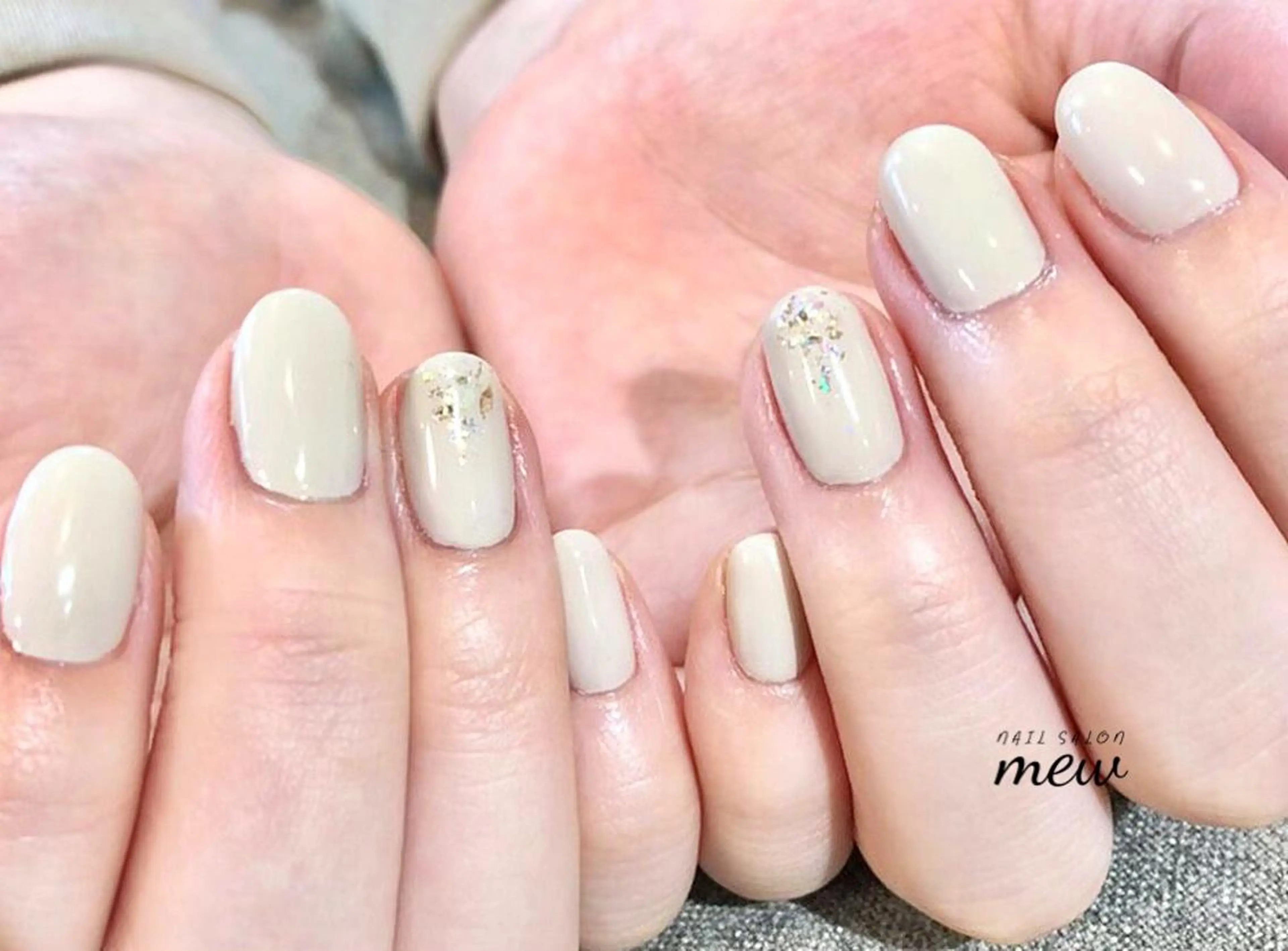 ネイル ゴールド ラメ(グリッター) ワンカラーネイル シンプルネイル Nail salon mewのネイルデザイン