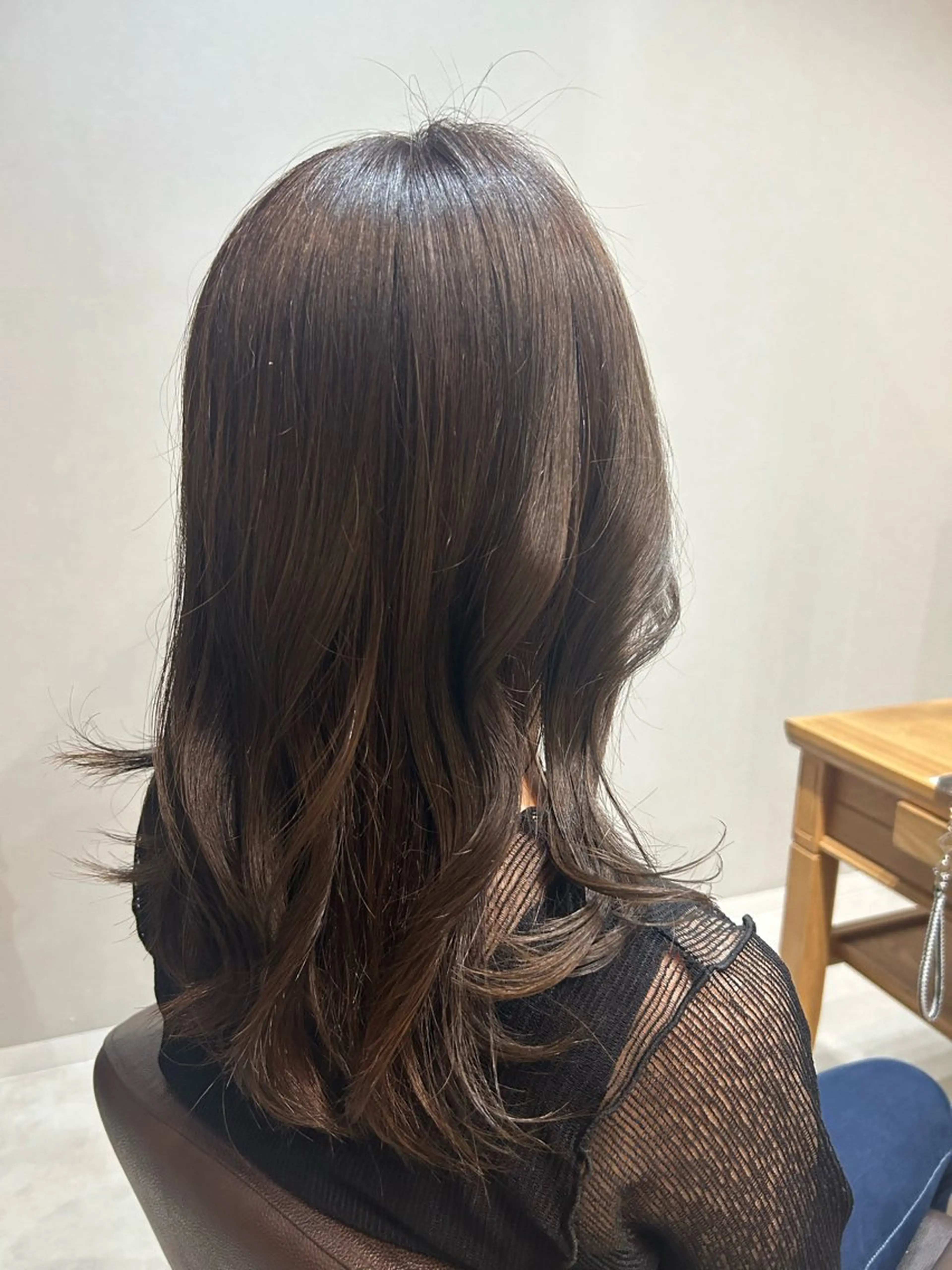 セミロング 川筋 桃果のヘアスタイル