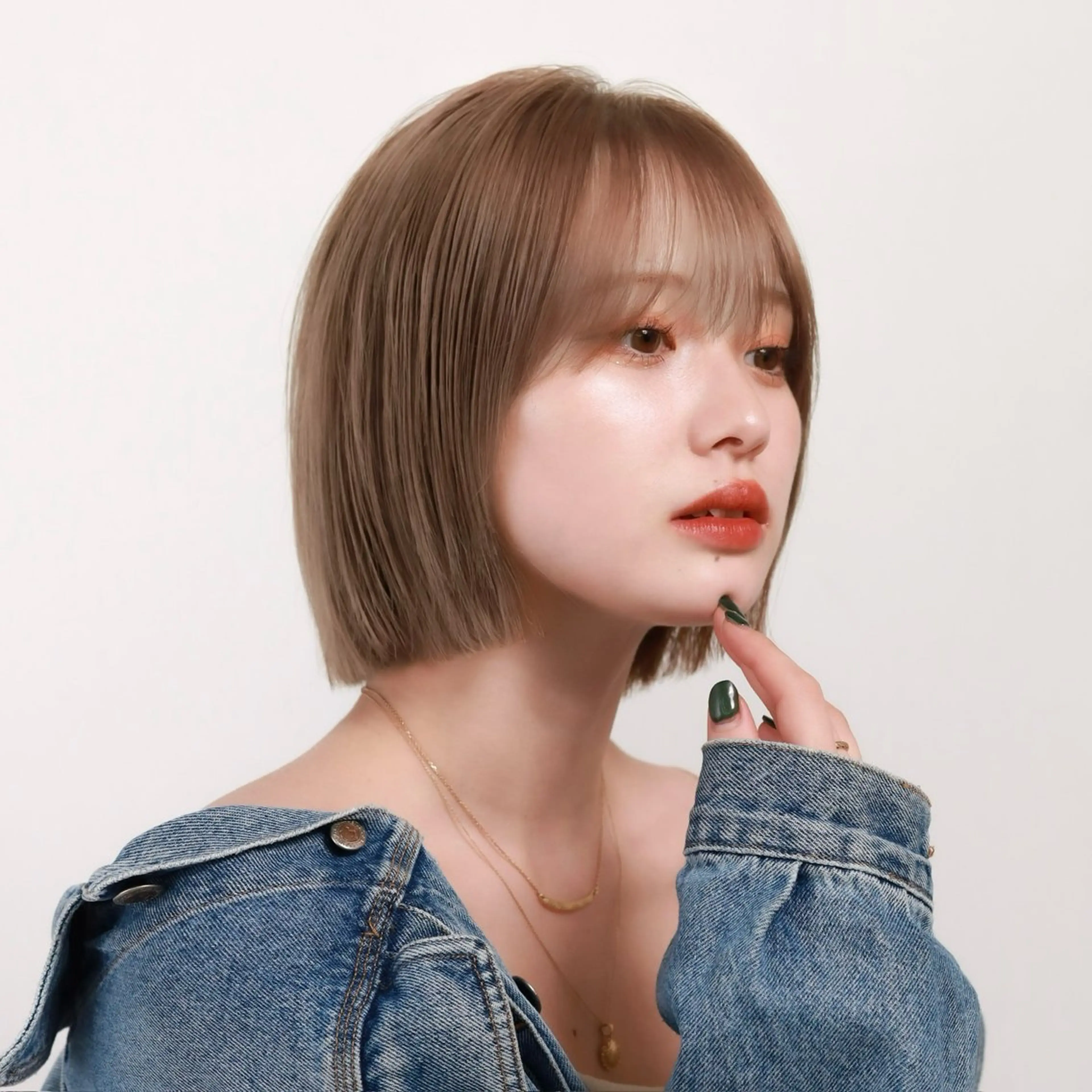 ショート カラー 切りっぱなしボブ ベージュカラー ブリーチ 透明感カラー ハイトーンカラー 柔らかいレイヤー🌿 大人ヘア/みっきーのヘアスタイル