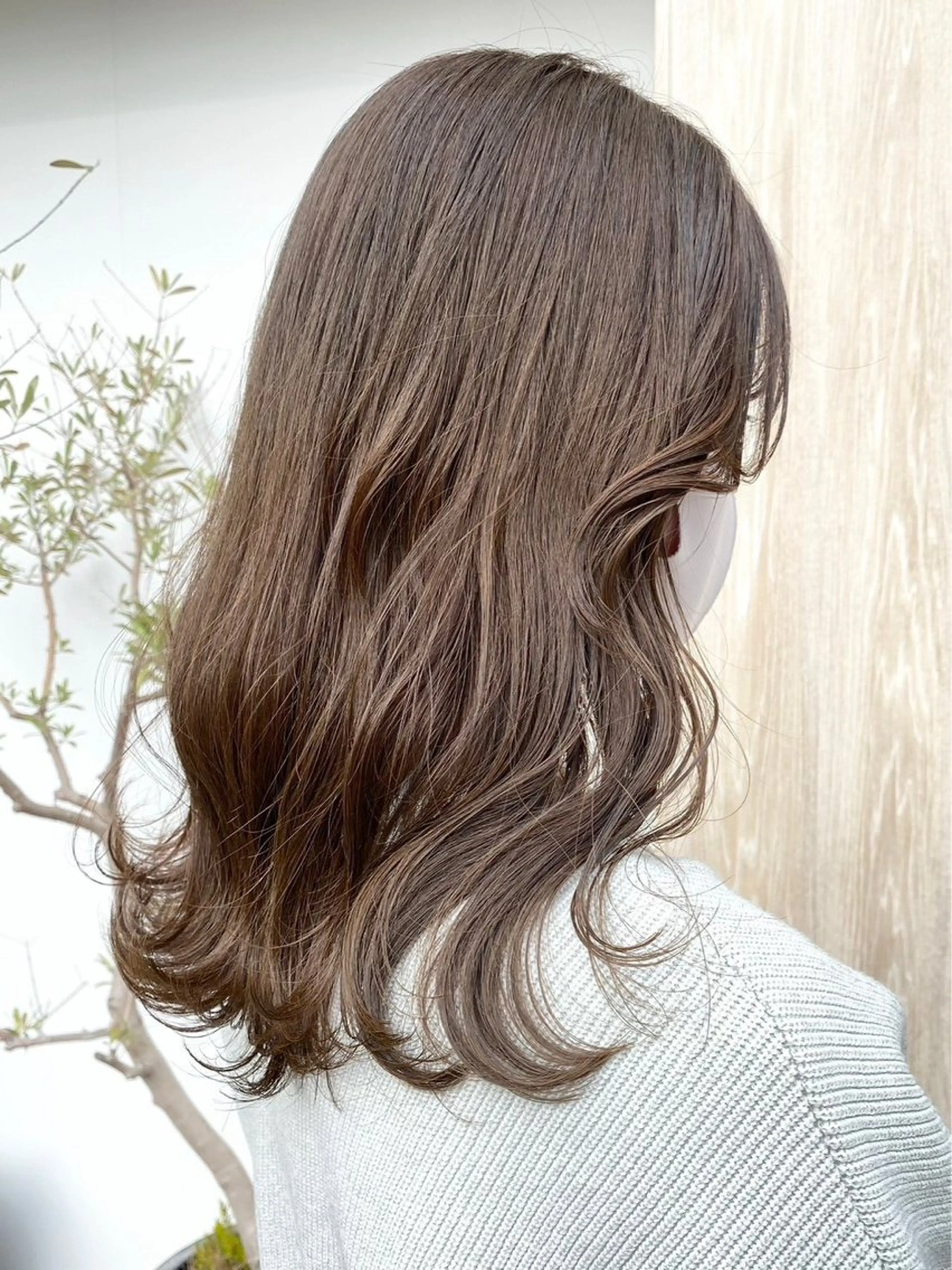 セミロング カラー 俵 菜月のヘアスタイル