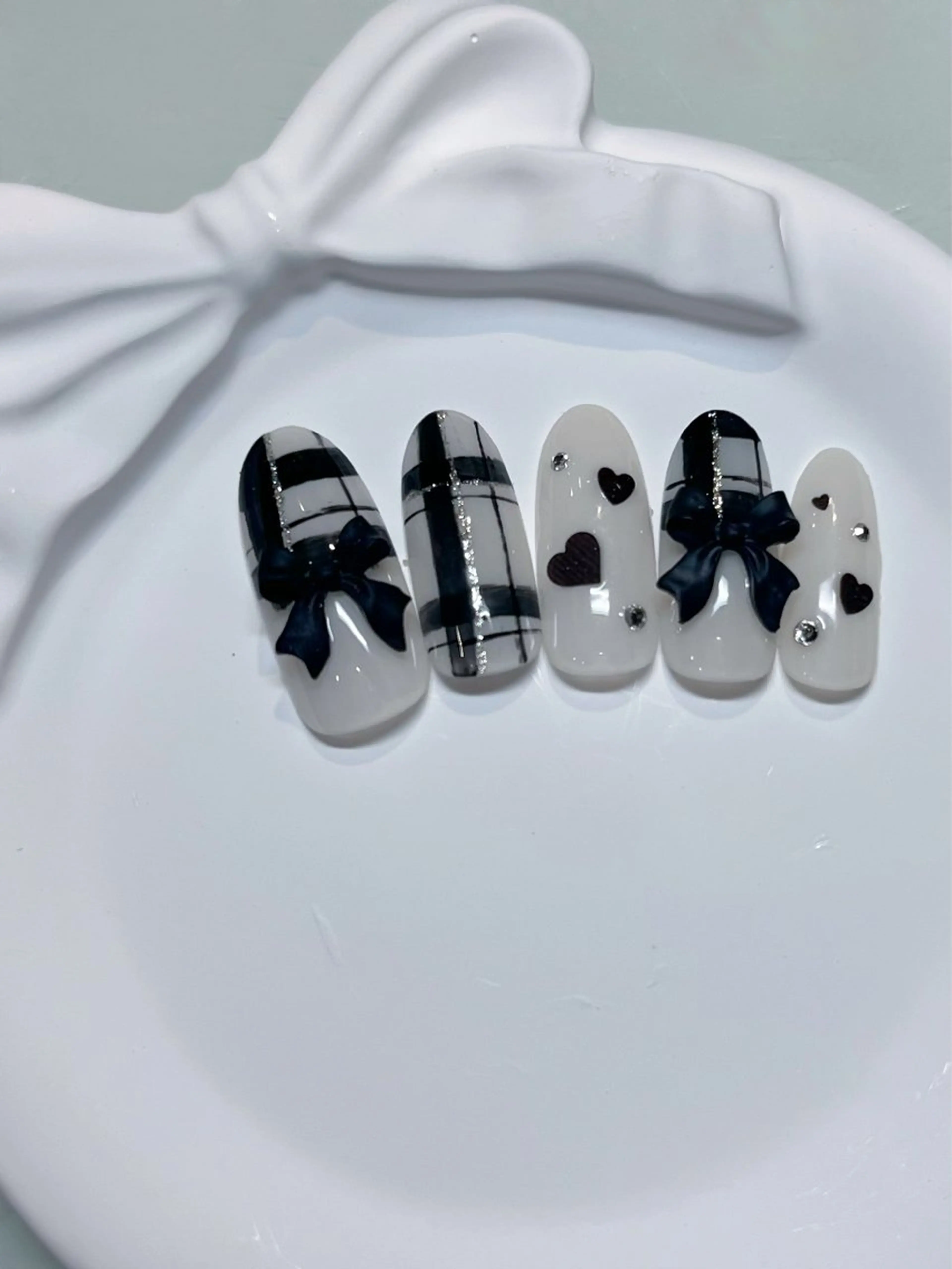 ネイル アートネイル ガーリー 韓国ネイル 持ち込み ワンホンネイル KOKONA 🎀のネイルデザイン