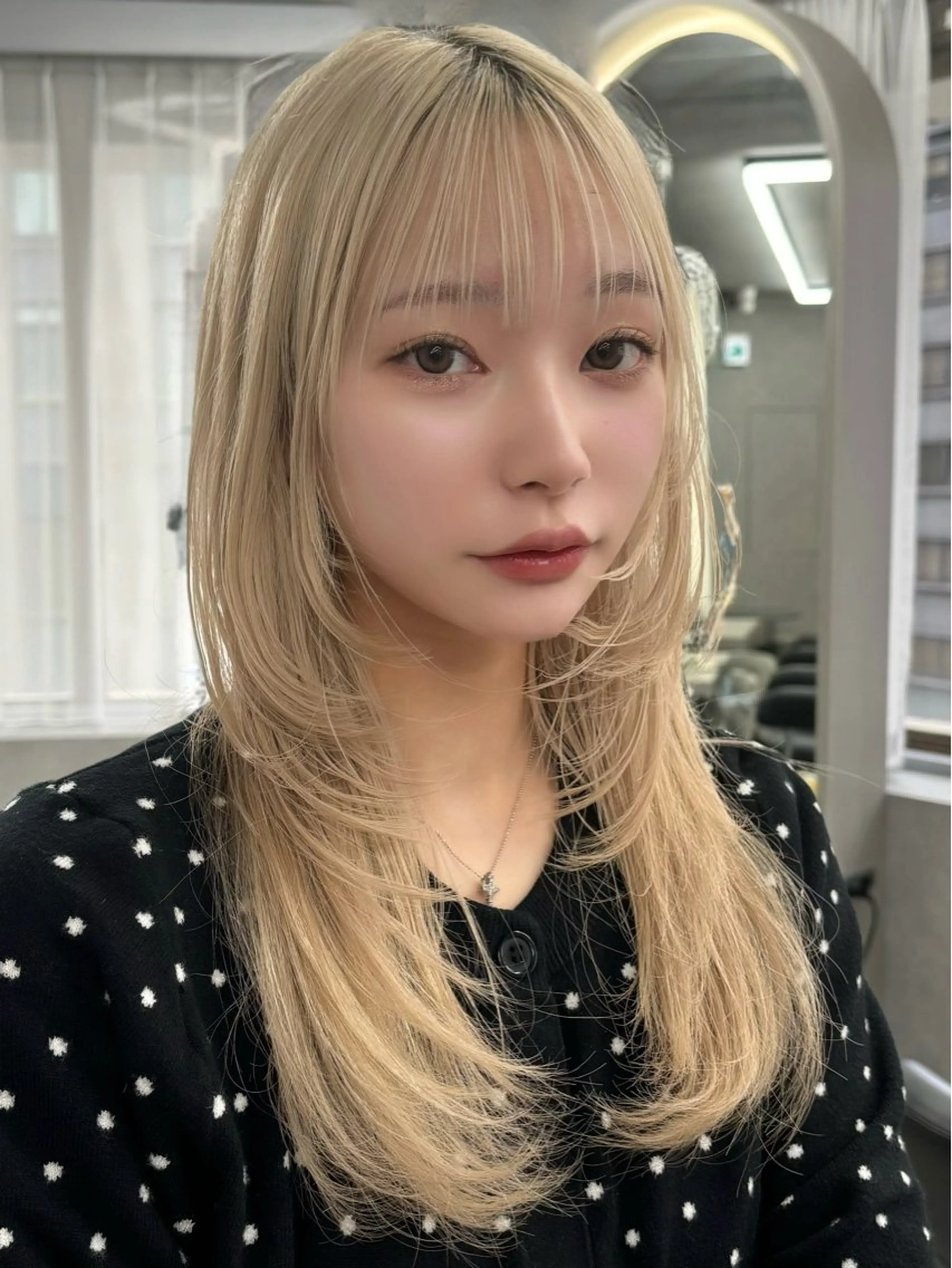 セミロング カラー 切りっぱなしボブ ベージュカラー ブリーチ ブラウンカラー チョコレートブラウン ヘアカラー 友田 那都のヘアスタイル