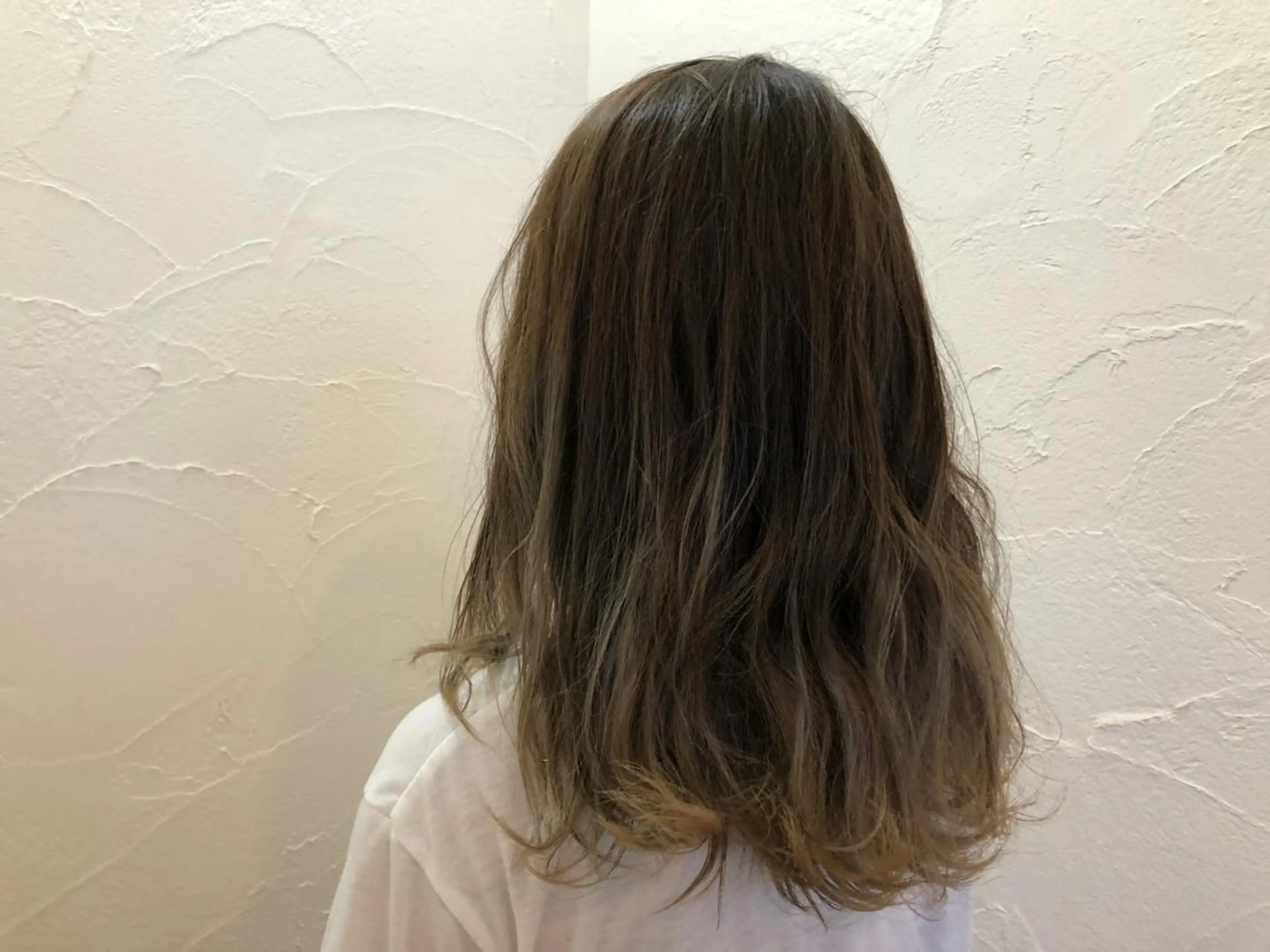 カラー 柴田 日菜子のヘアスタイル