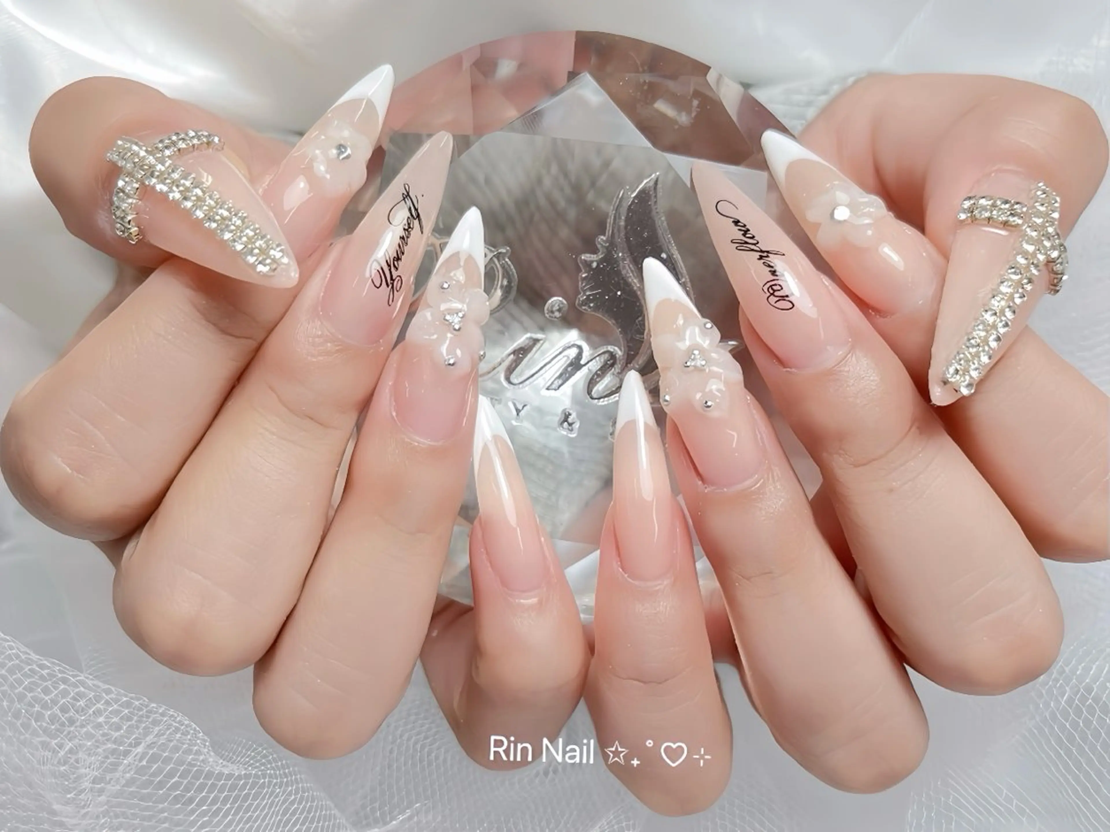 ネイル オーロラネイル チークネイル 桜ネイル クリアネイル ドット ハンドネイル Rin Nail 新大久保店のネイルデザイン