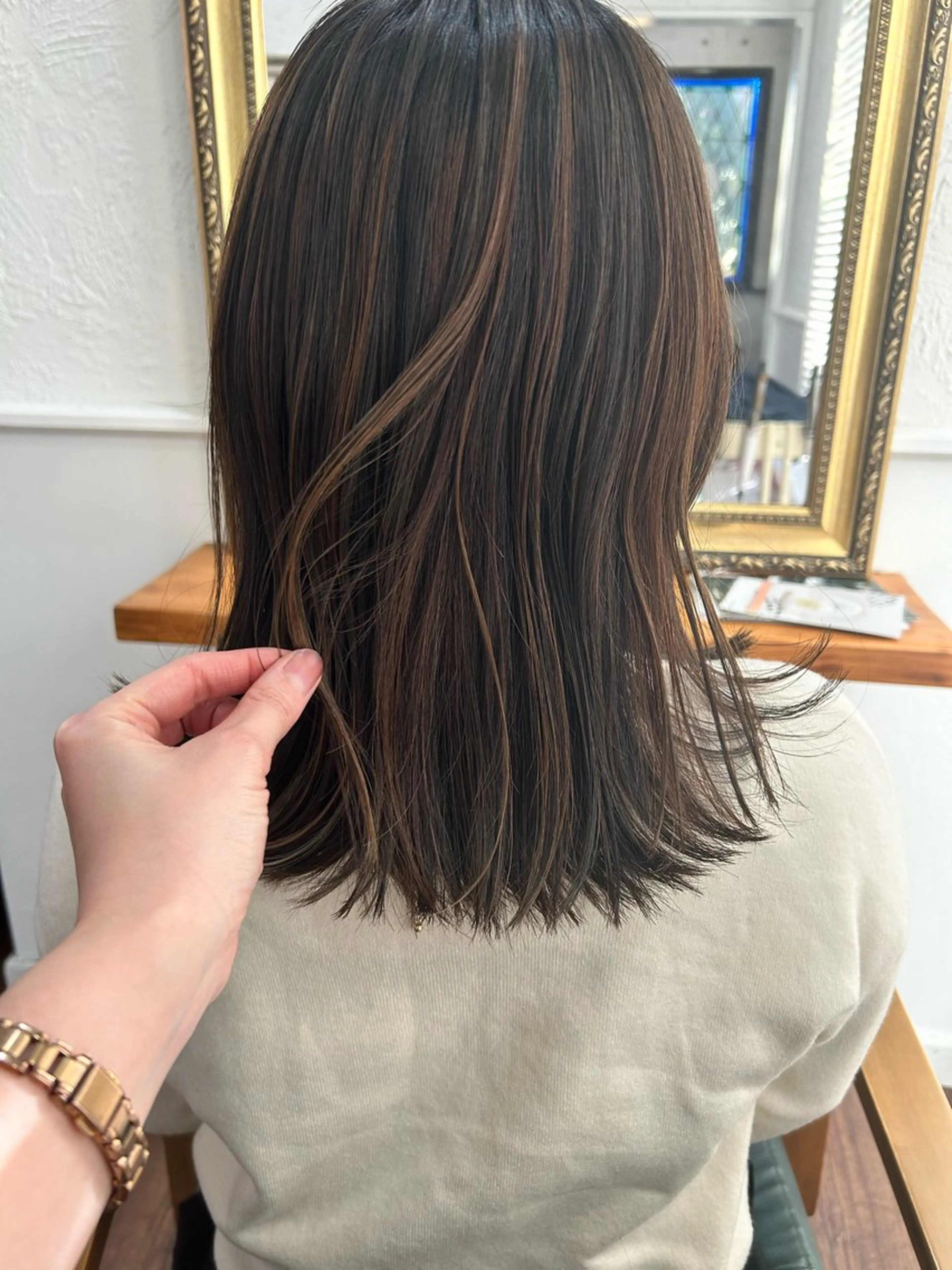 セミロング カラー ブリーチ ハイライトカラー ブリーチなしカラー ハイライト カット ヘアカラー 江原 彩華のヘアスタイル