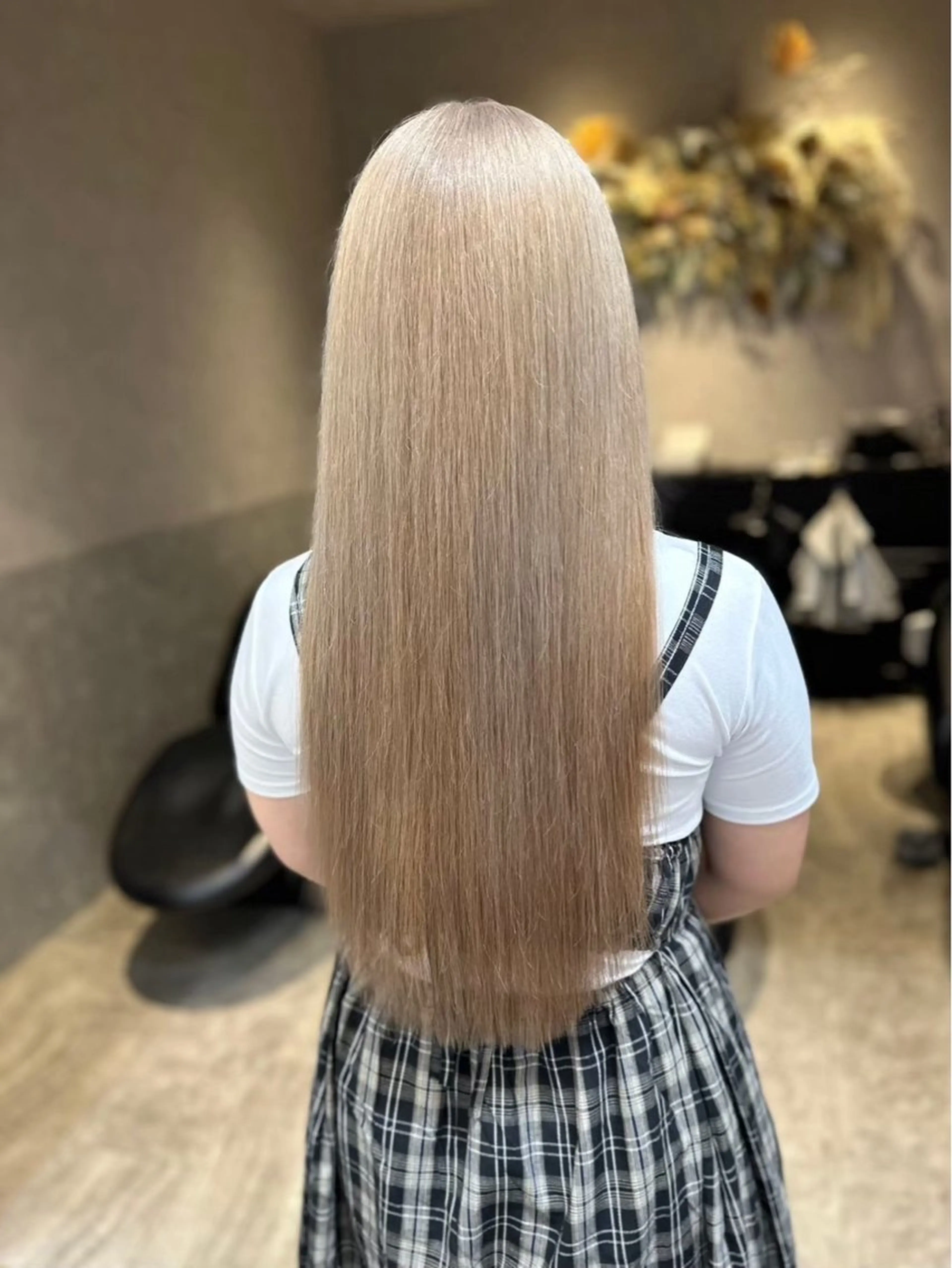 ロング ヘアカラー トリートメント Nanami / ベージュ/グレージュのヘアスタイル