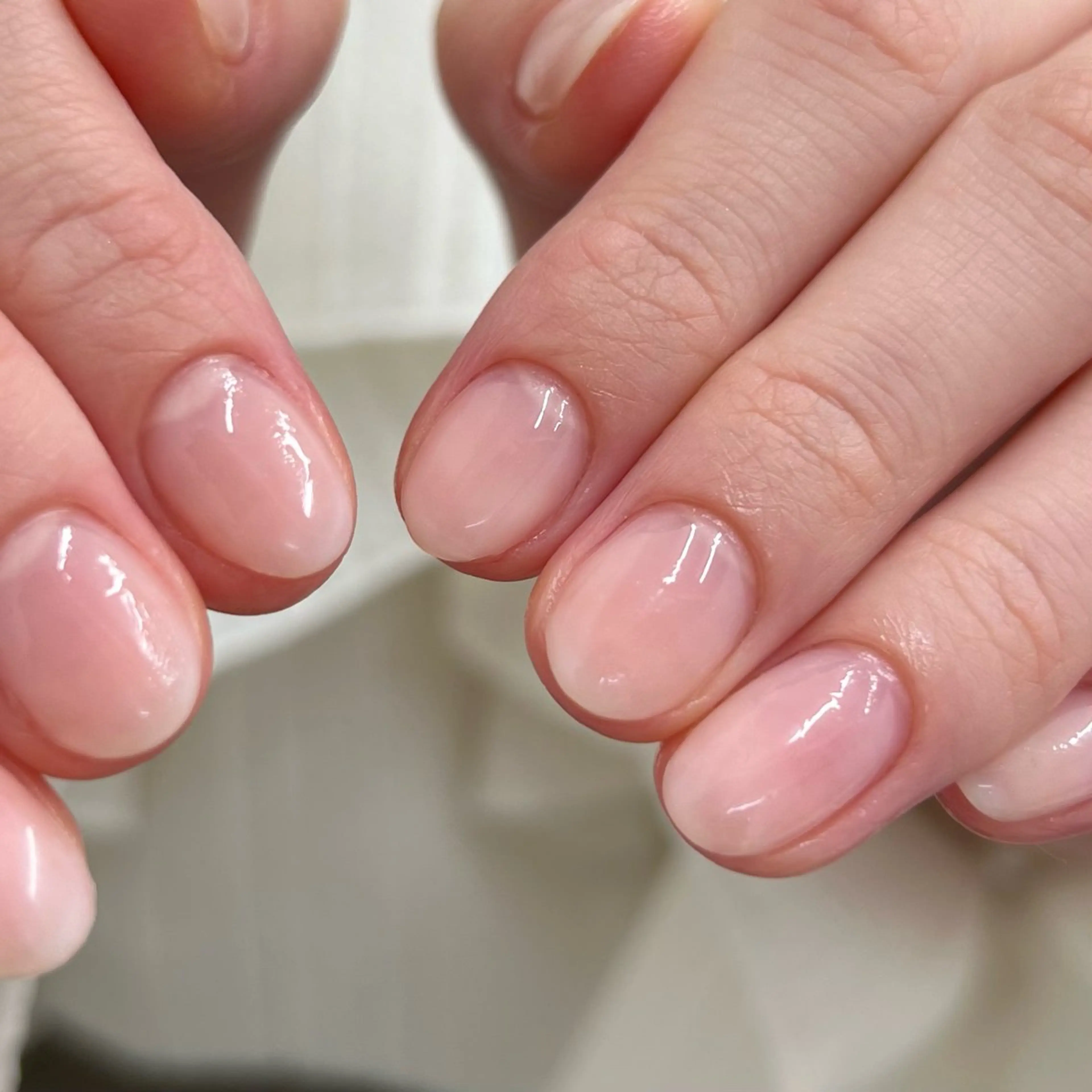 ネイル グラデーション オフィスネイル ホワイト filonnail hinaのネイルデザイン