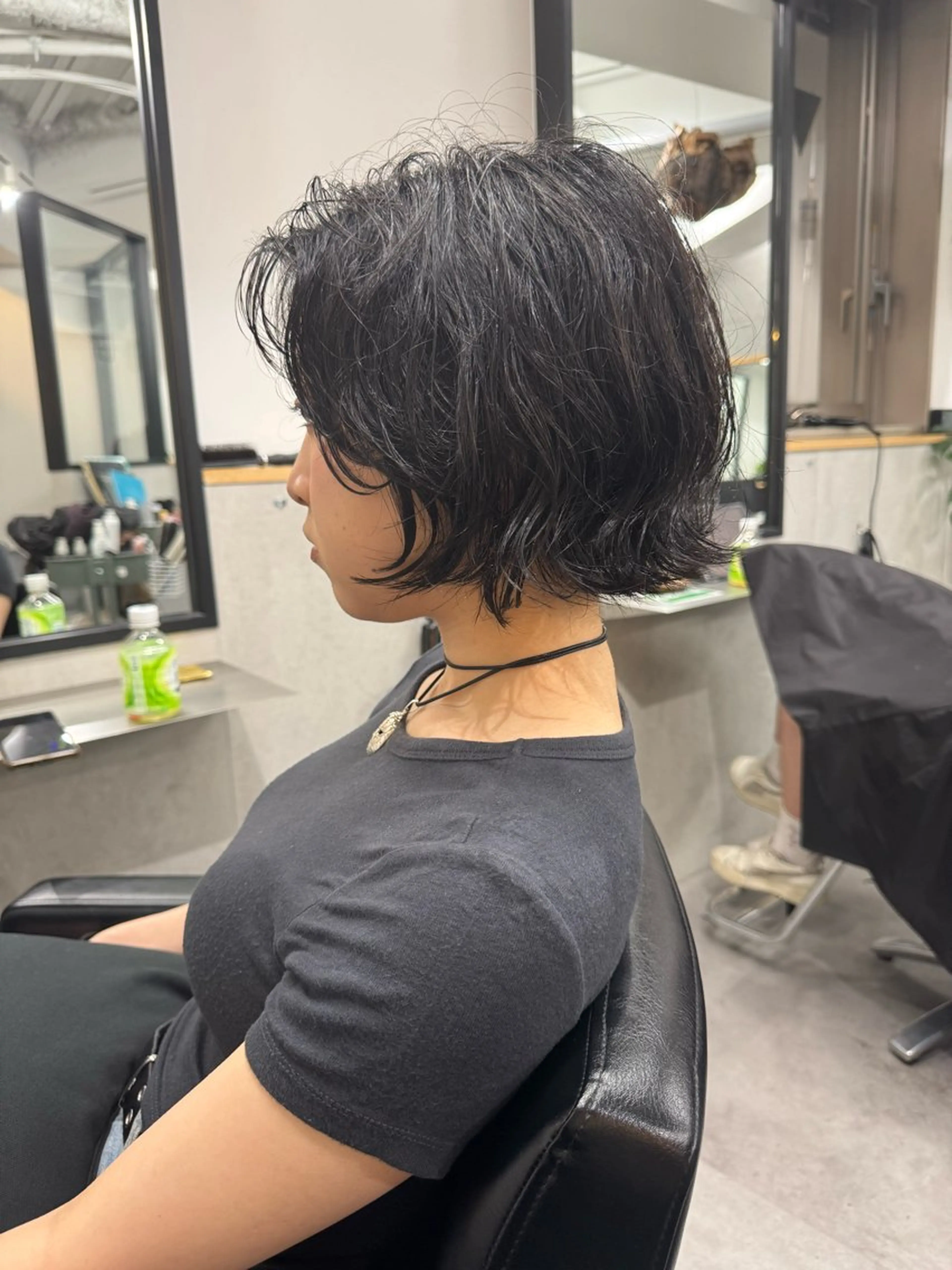 ショート カラー 切りっぱなしボブ レイヤー/縮毛矯正のヘアスタイル