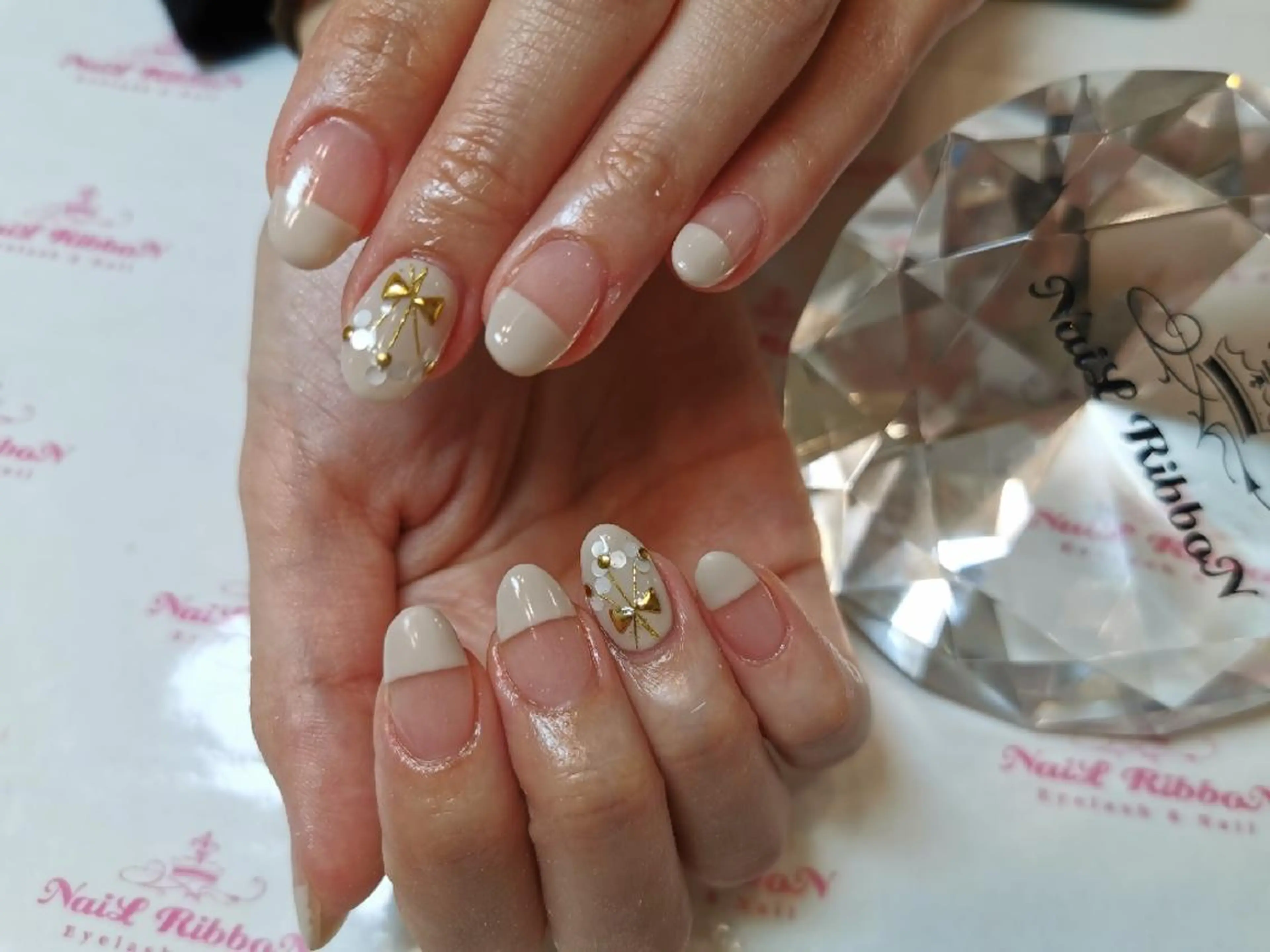 ネイル ネイルリボン 受付スタッフのネイルデザイン