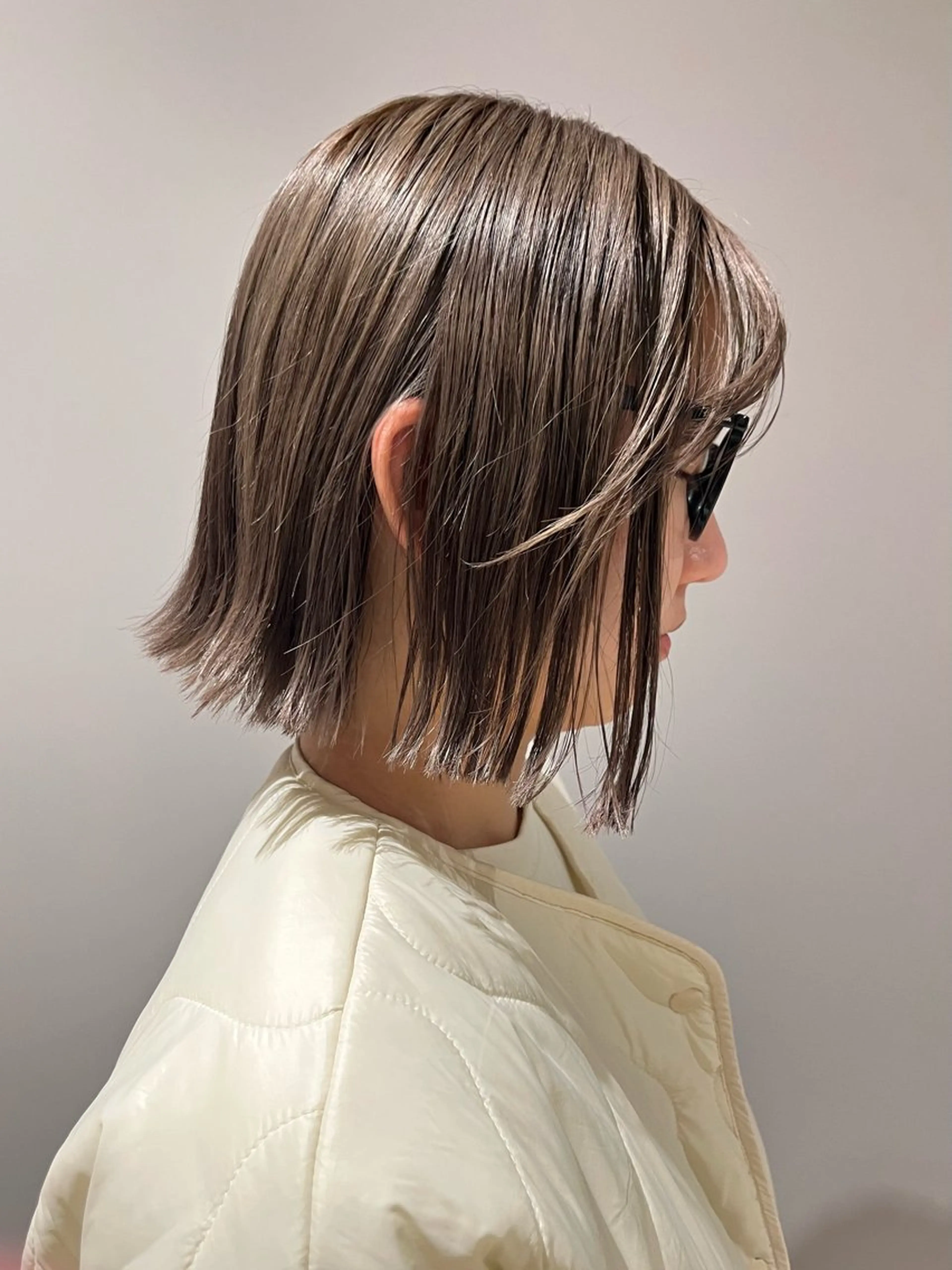 ミディアム カラー ブリーチ ブラウンカラー グレージュ 卒業式のヘアスタイル dogstar小林諒 パーマ/レイヤーのヘアスタイル