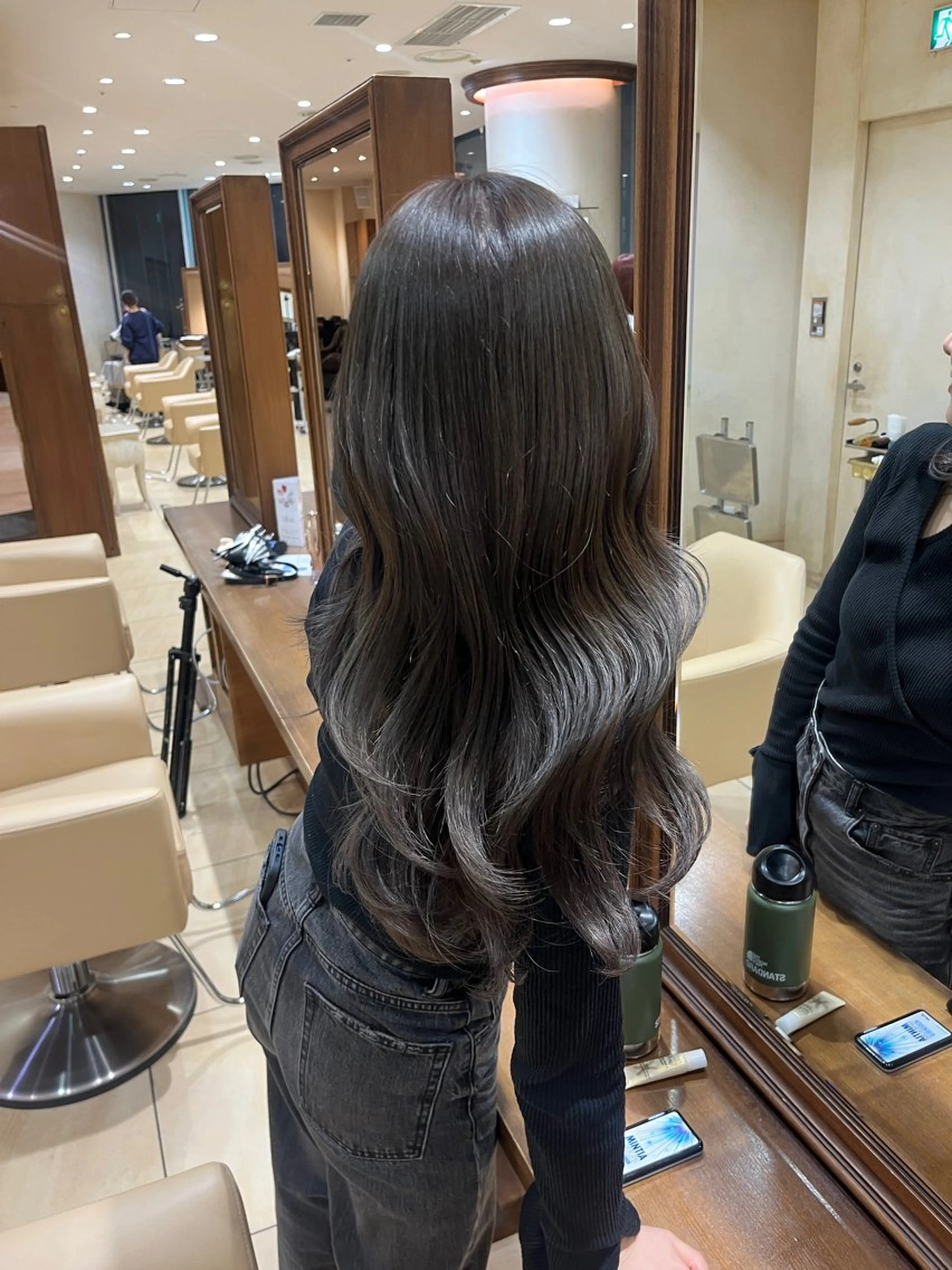 ロング 汐折 幸莉のヘアスタイル