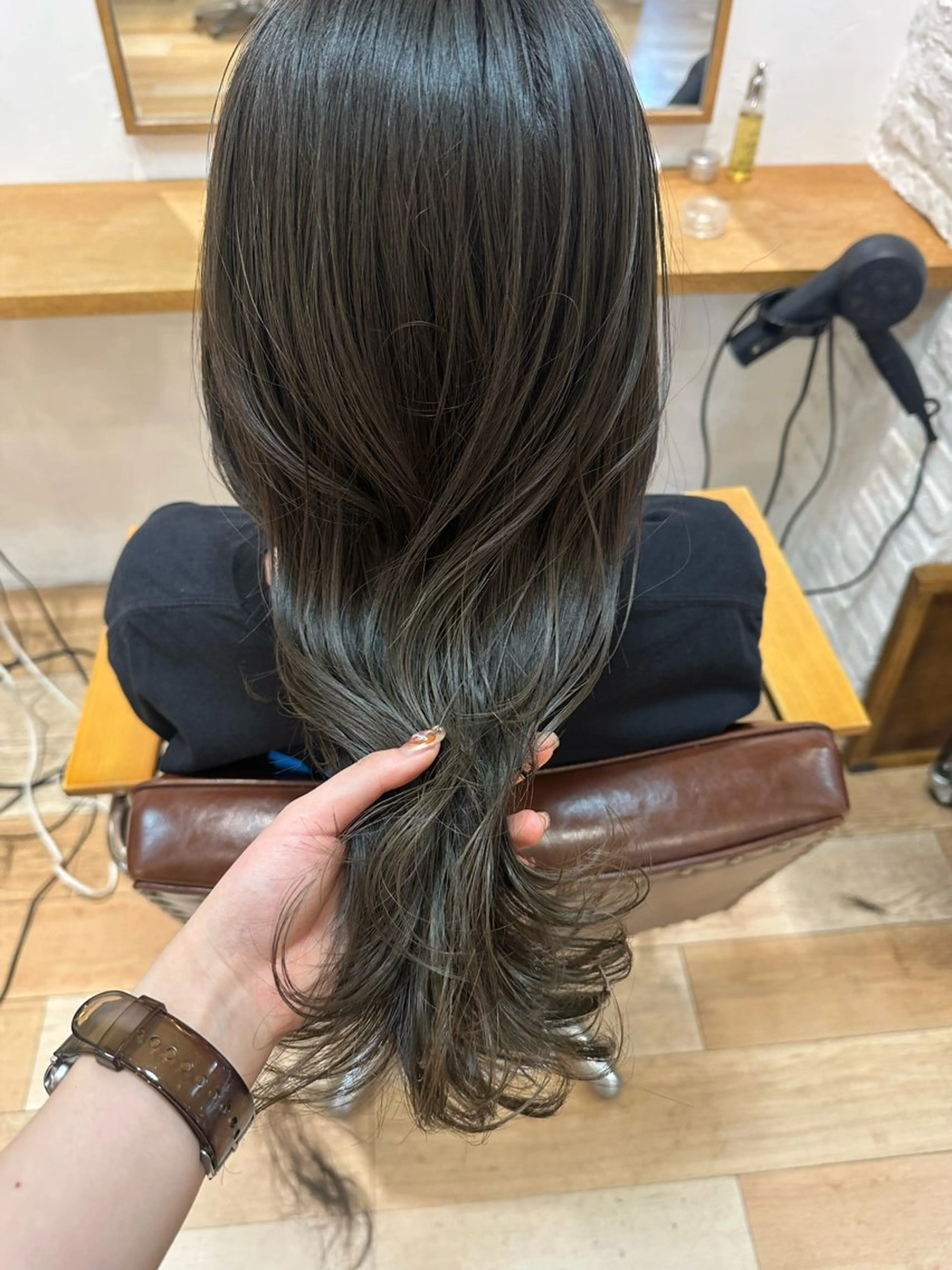 セミロング カラー ブリーチ ハイトーンカラー ブリーチなしカラー オリーブカラー ボブ REINA☁️透明感 カラー/ぷつっと♡のヘアスタイル