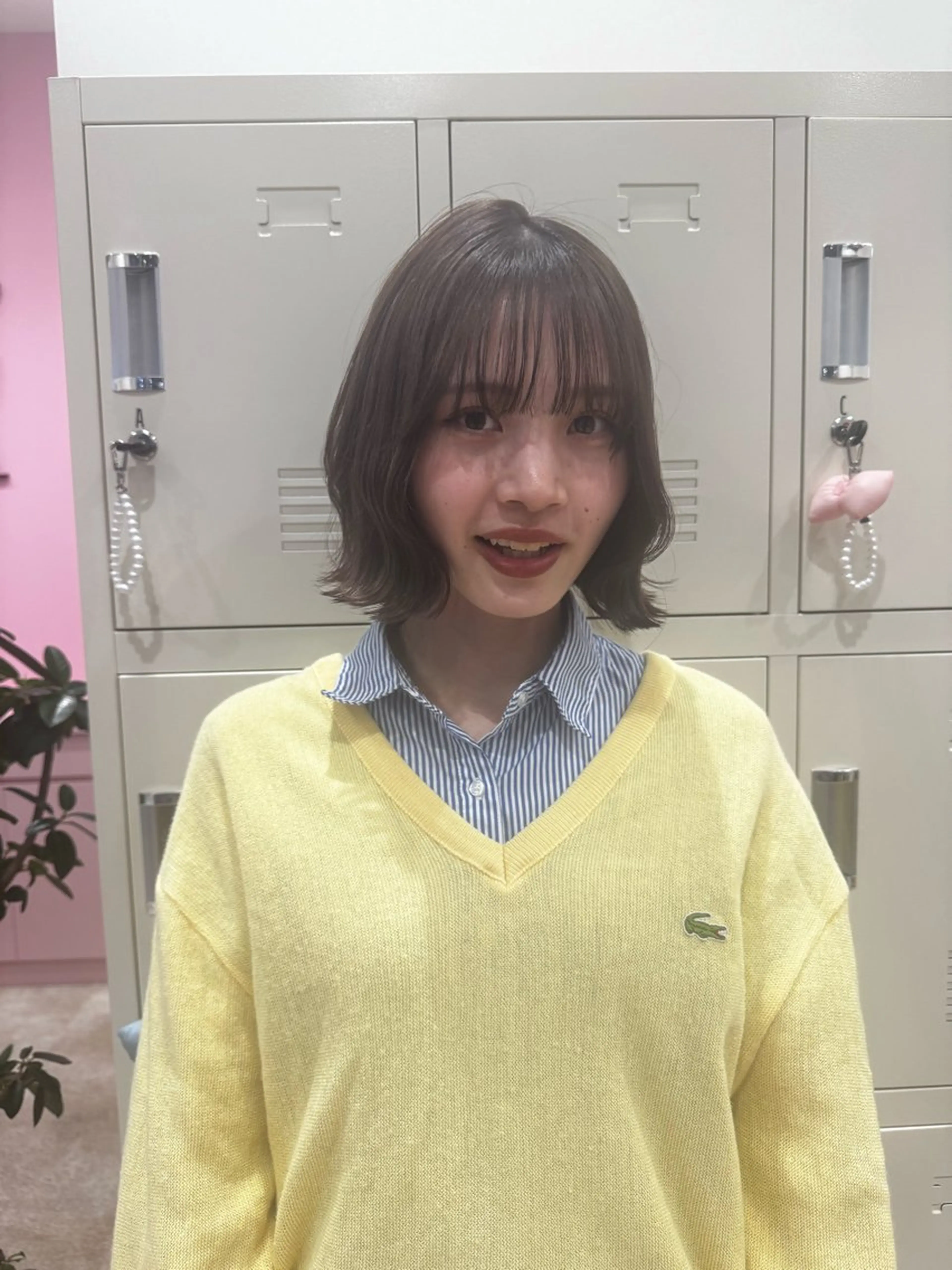 ミディアム ayana レイヤー／艶カラーのヘアスタイル