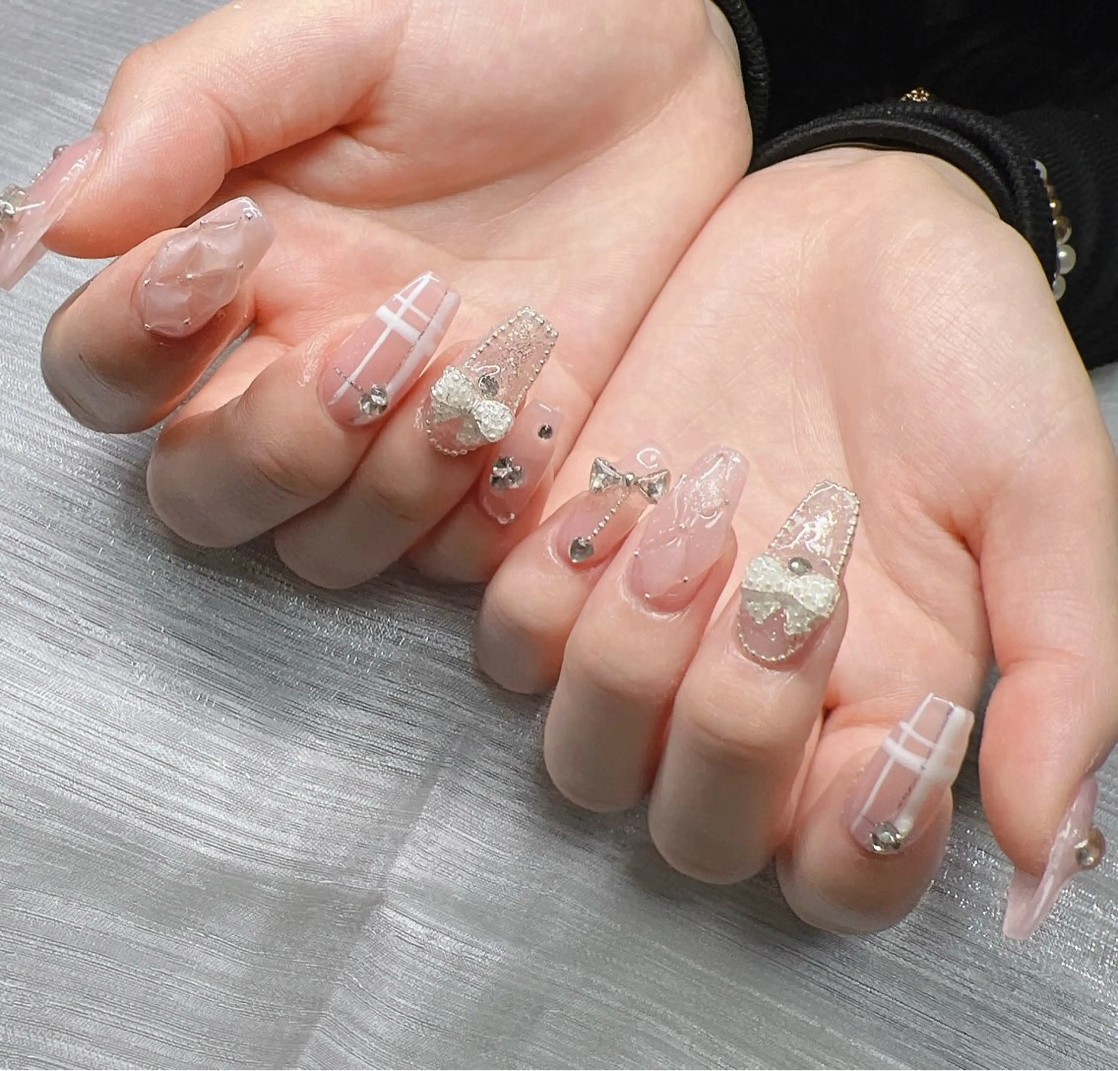 ネイル オーロラネイル チークネイル 長さ出し フットネイル フレンチネイル ハンドネイル Lee Nailsのネイルデザイン