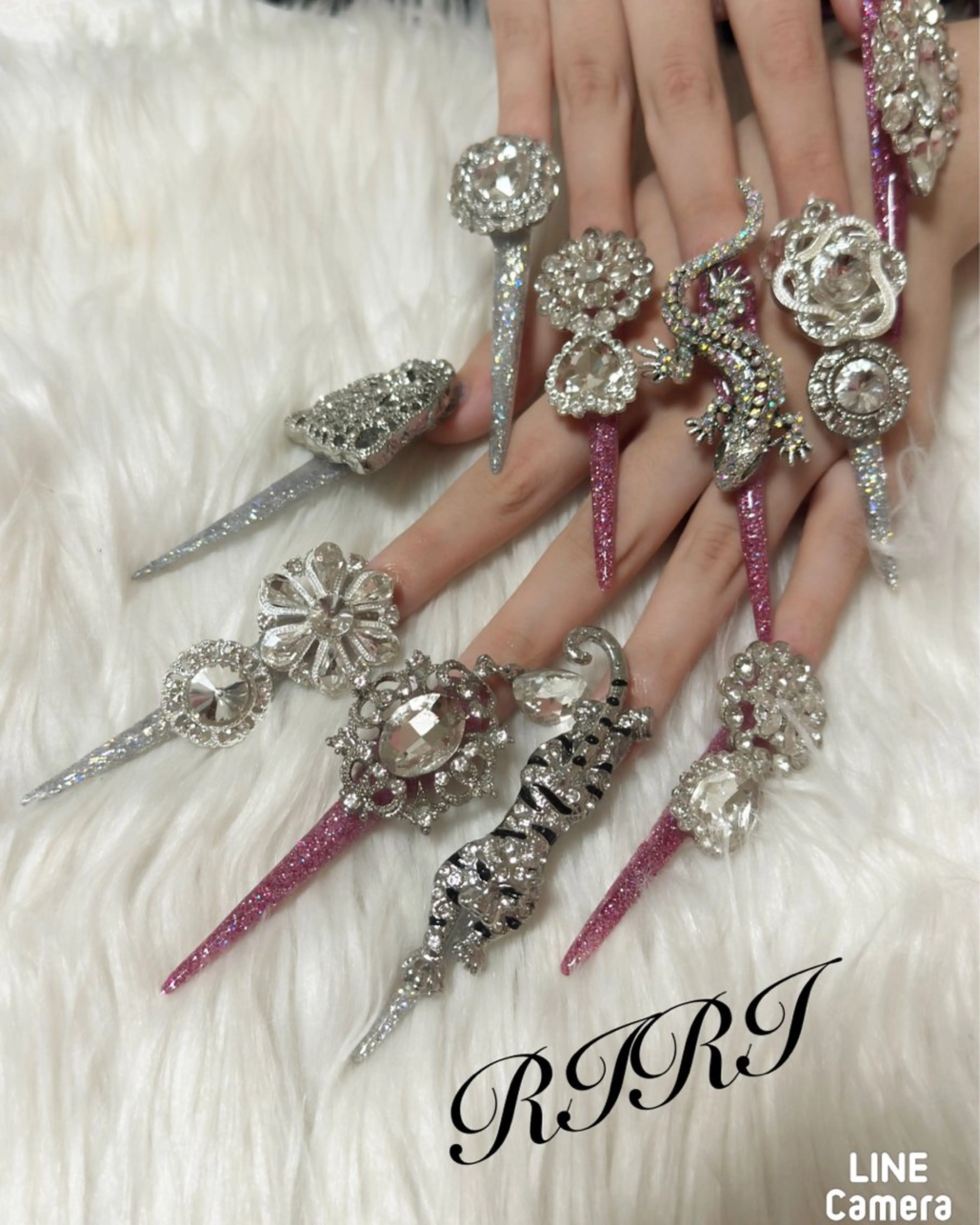 ネイル ジェルネイル ラメ(グリッター) ロングネイル ピンク スカルプネイル riri オーナーのネイルデザイン