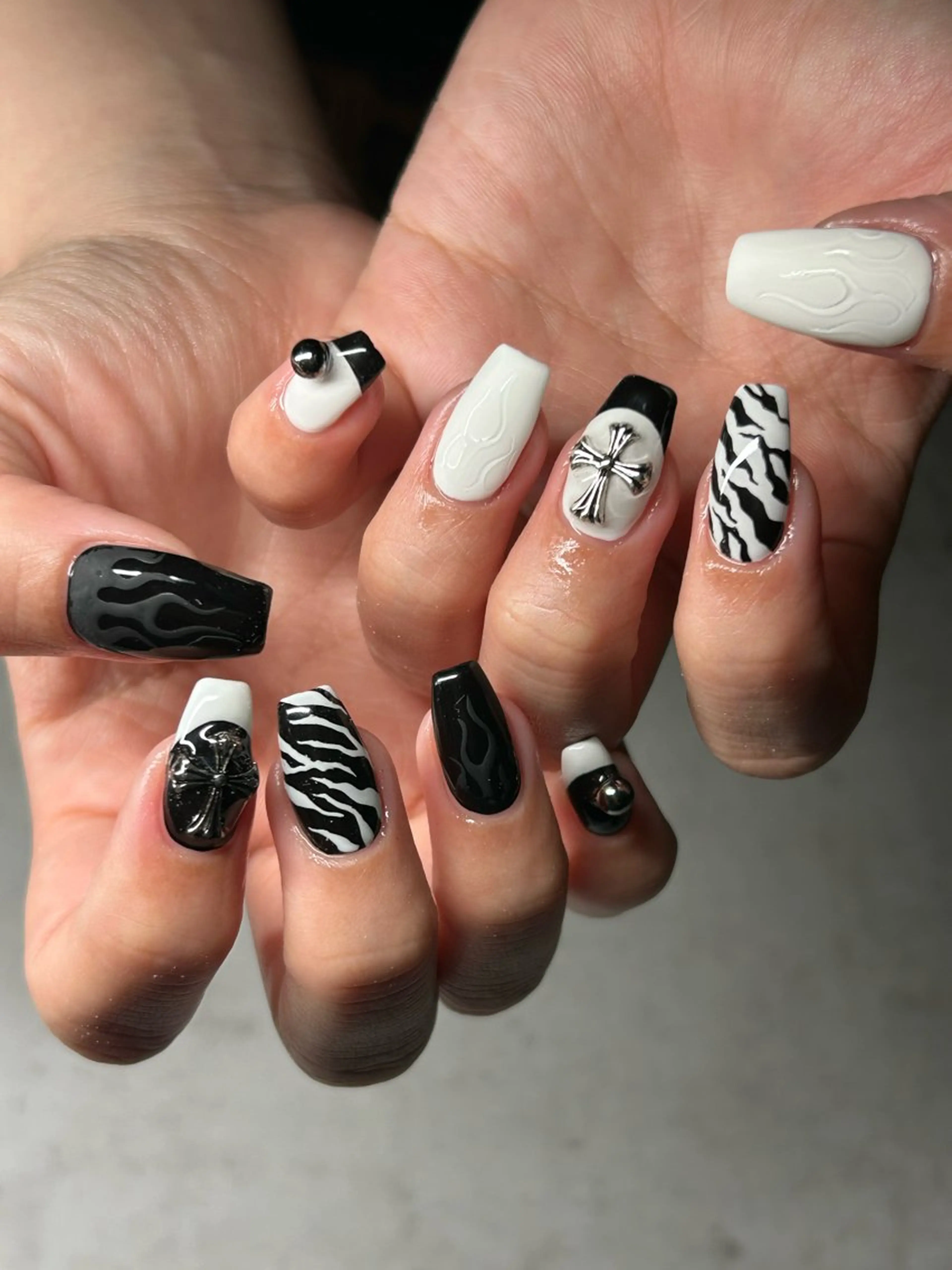 ネイル 【UNE.】 長さだしフィルインのネイルデザイン