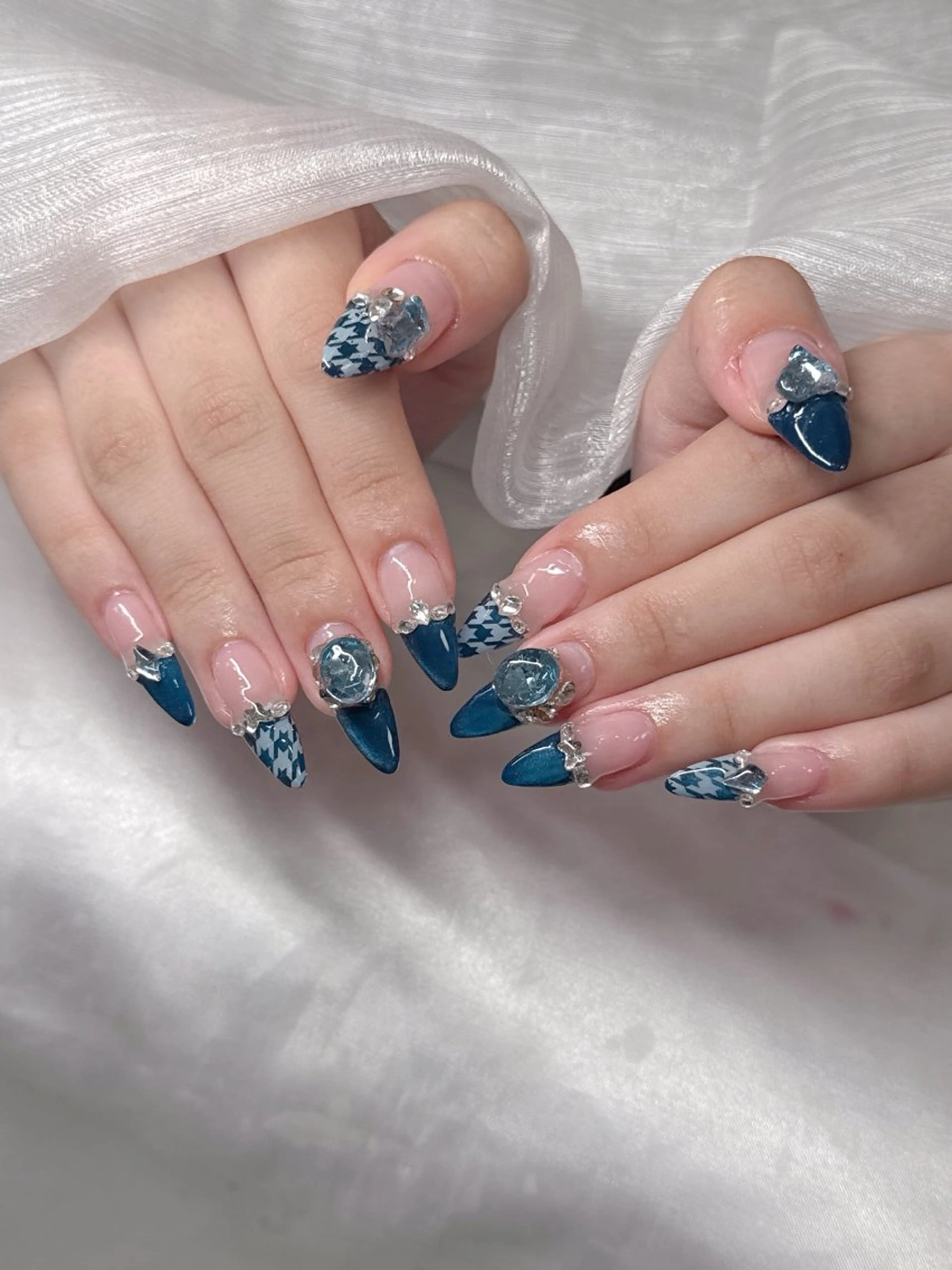 ネイル オーロラネイル チークネイル 長さ出し フットネイル フレンチネイル ハンドネイル Lee Ainのネイルデザイン