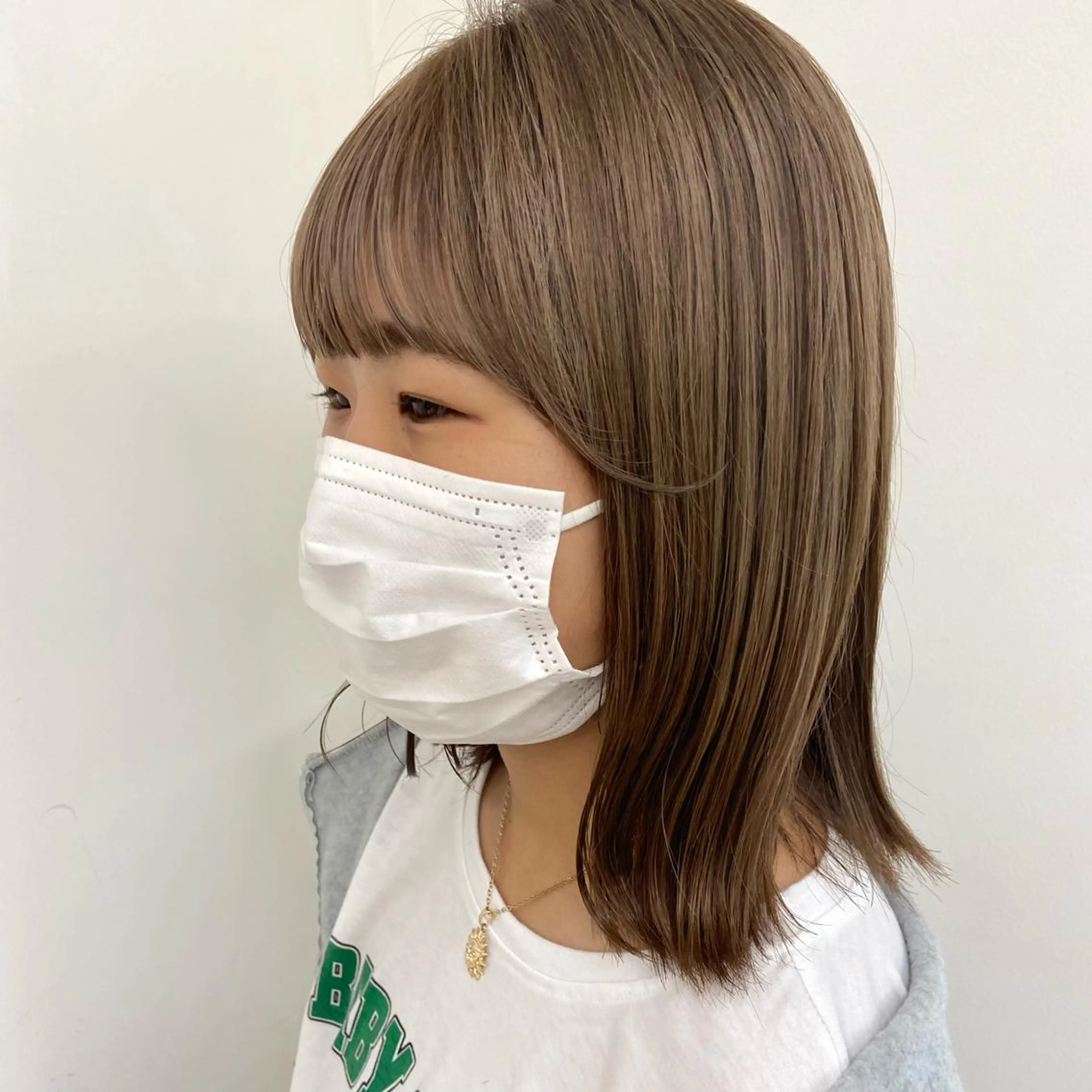 セミロング カラー パーマ ヘアアレンジ メンズ キッズ ネイル マツエク・マツパ 切りっぱなしボブ メンズハイライト メンズインナーカラー メンズ韓国風 ベージュカラー カット トリートメント 横浜Bob美容師🤎 ERINAのヘアスタイル