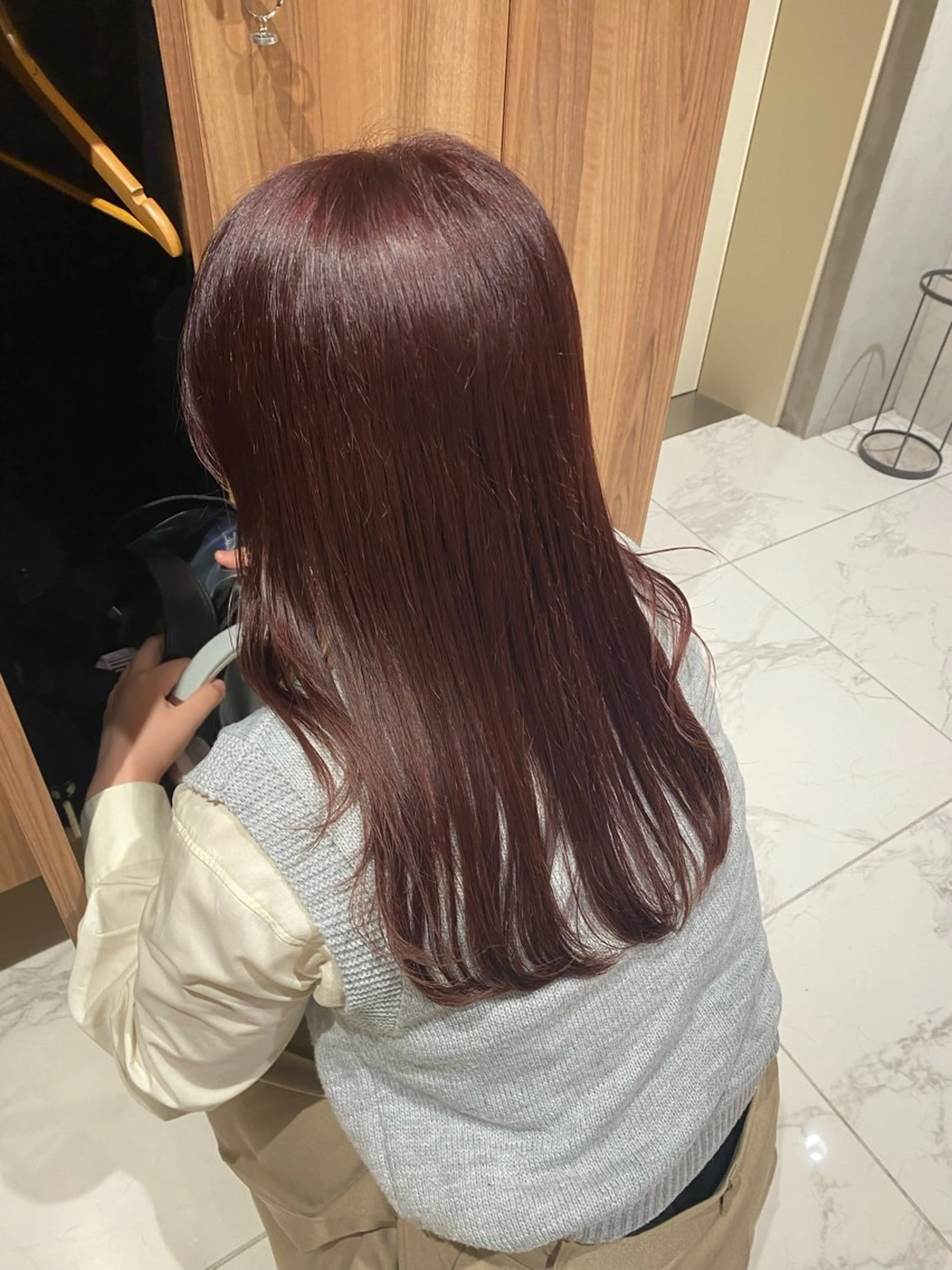 ロング カラー kou🌥️レイヤー /艶カラーのヘアスタイル