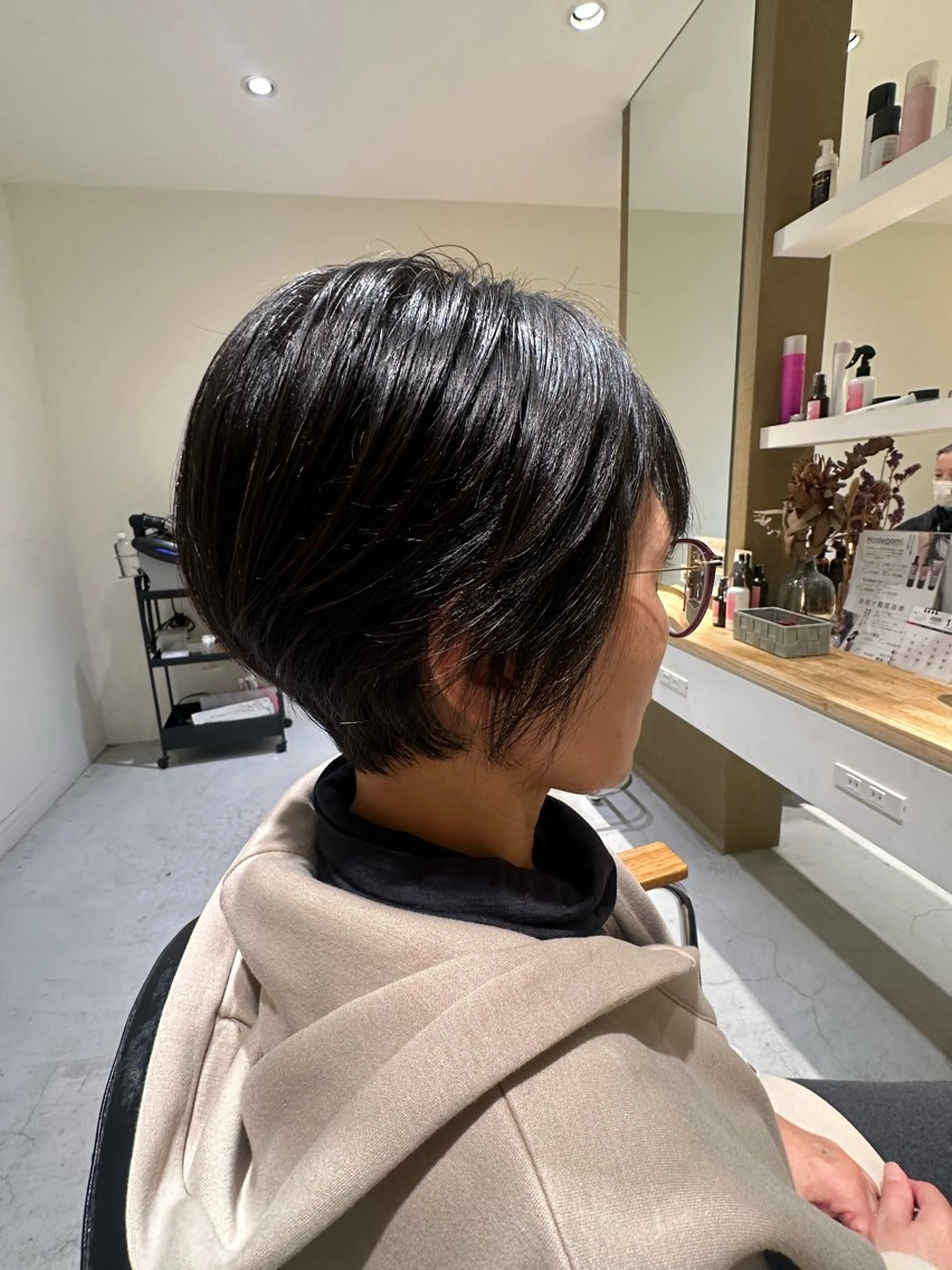 ショート カット レイヤー/蟹江/ くすみカラー/川口のヘアスタイル