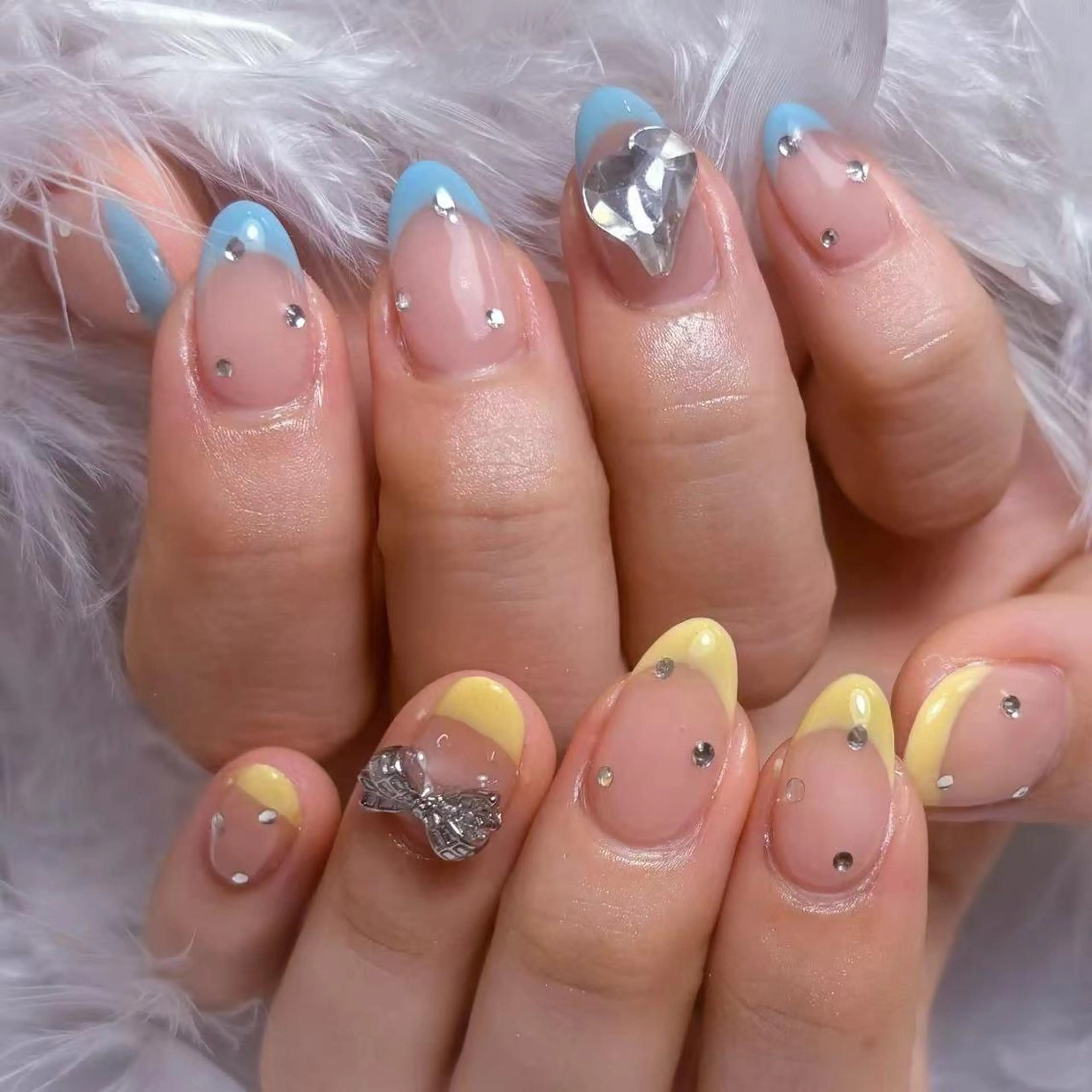 ネイル アートネイル オーロラネイル ガーリー キラキラネイル 韓国ネイル ハンドネイル ハンドケア Plenty 🚢のネイルデザイン