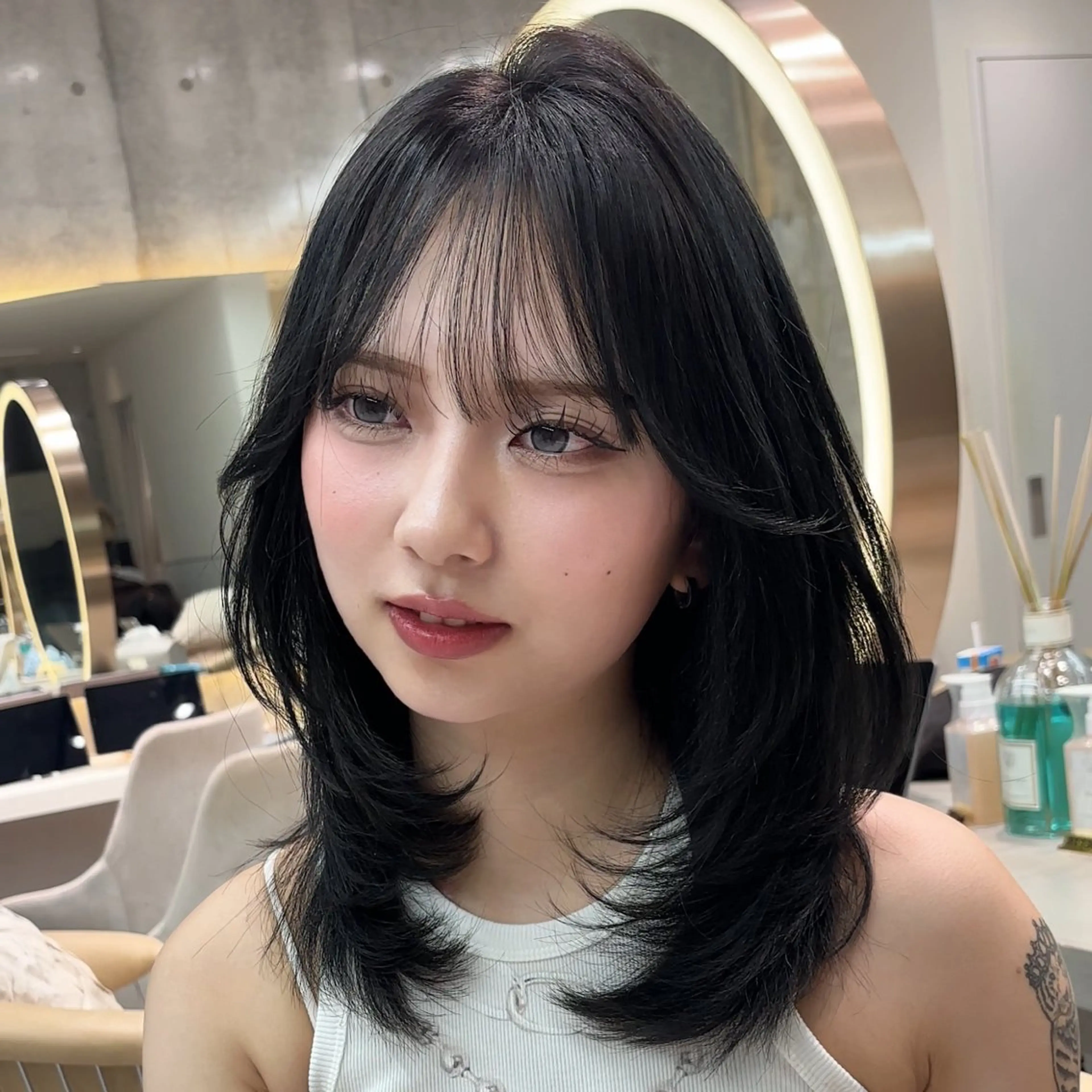 ミディアム カラー ミディアムレイヤー 伸ばしかけ レイヤーカット 🎀𝑆𝐴𝑅𝐴 /レイヤーカット🎀のヘアスタイル