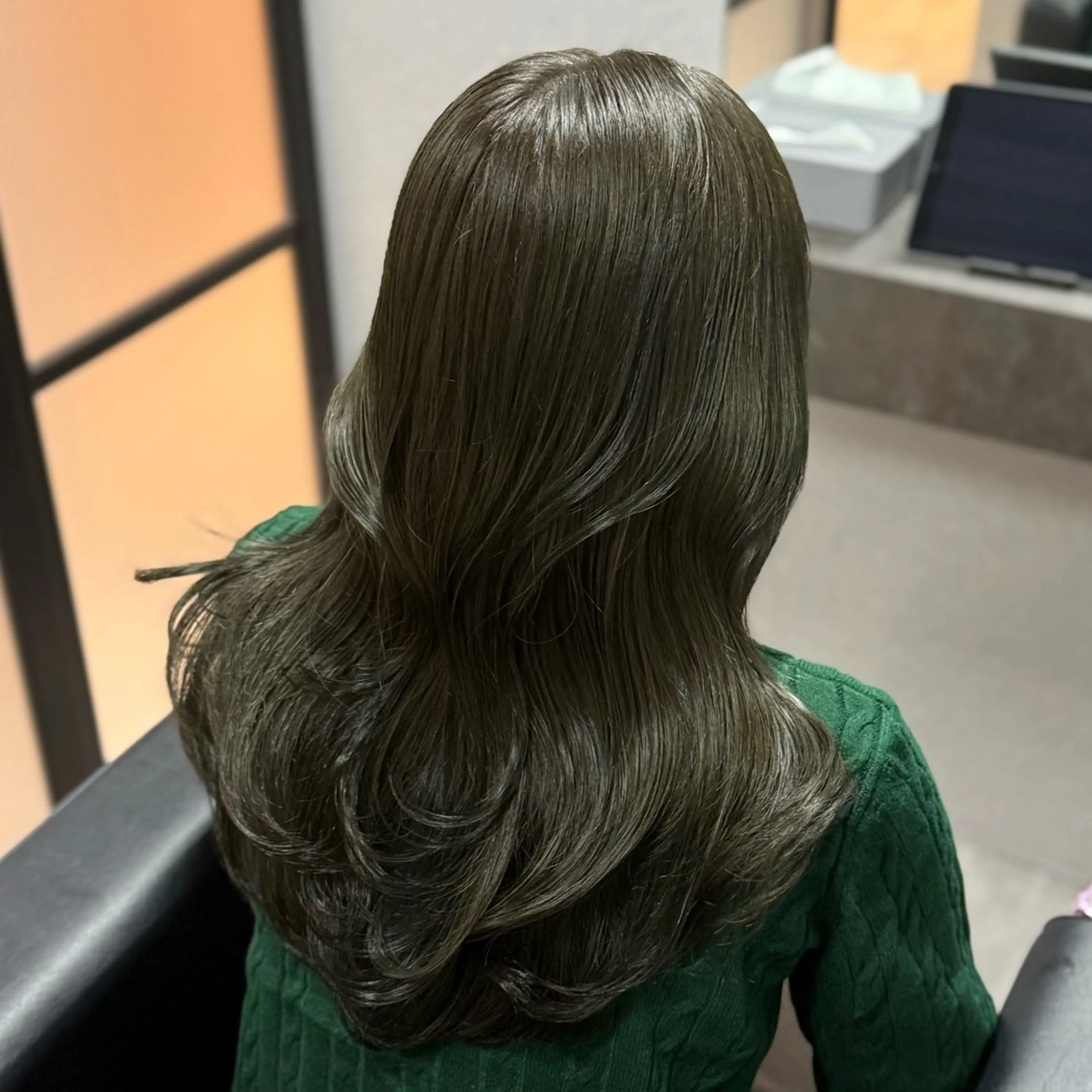 ロング カラー 黒髪 透明感カラー グレージュ オリーブカラー 髪質改善 ヘアカラー トリートメント 髪質改善Ⅰ透明感 艶カラーⅠたつやのヘアスタイル