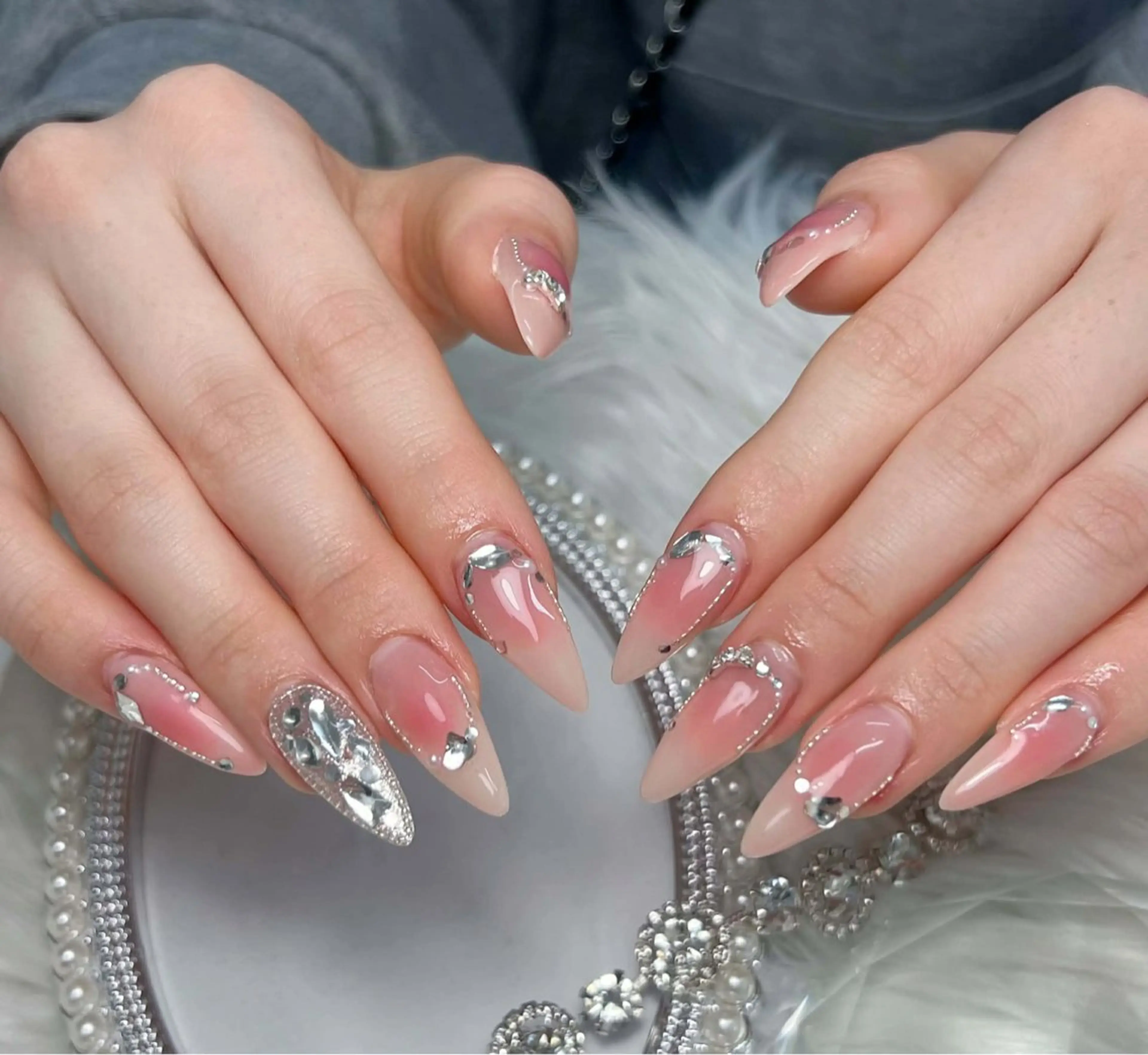 ネイル 長さ出し フレンチネイル ガーリー キラキラネイル 韓国ネイル ハンドネイル ハンドケア Nova Nailのネイルデザイン