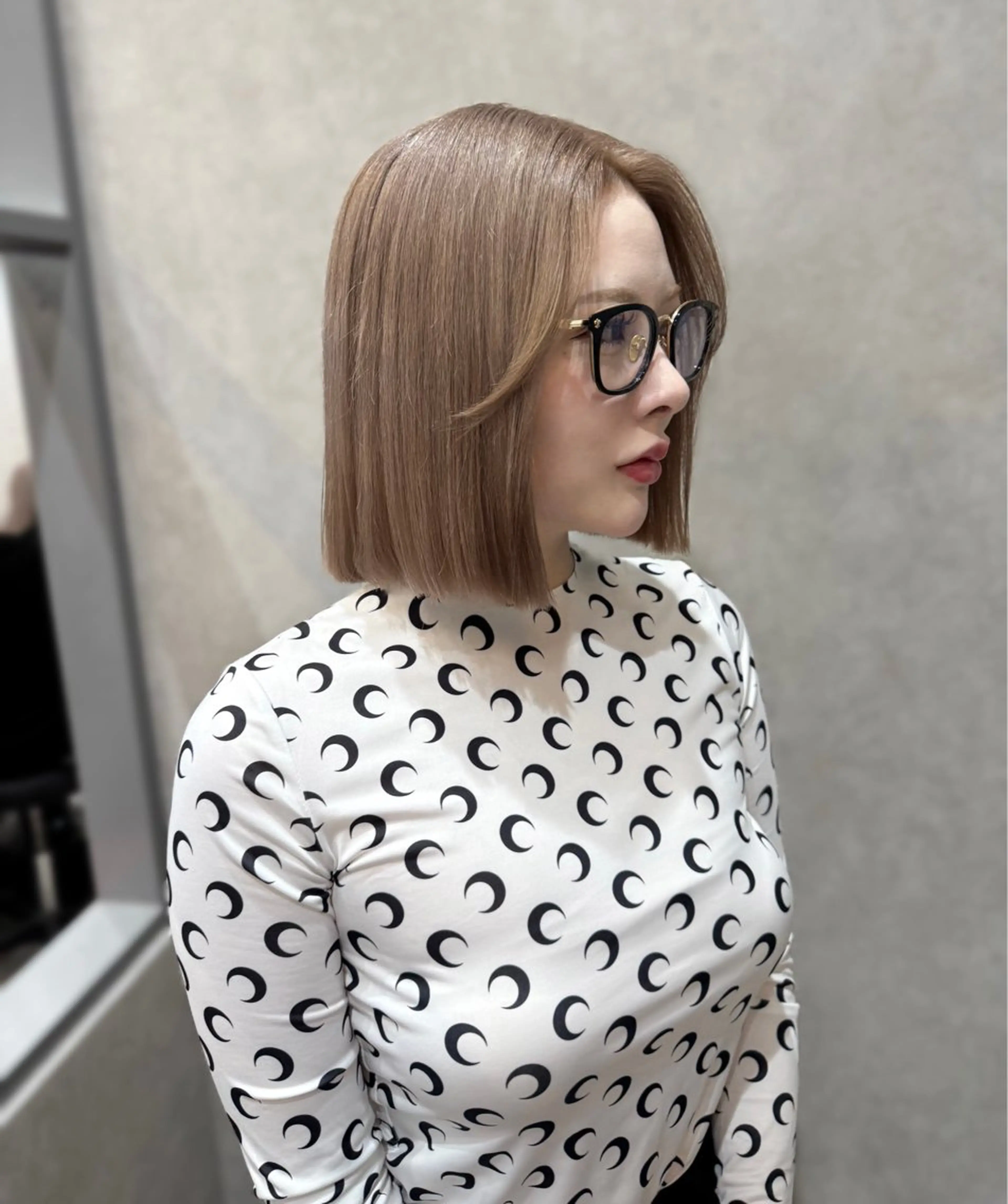 ミディアム karin ボブハイトーンのヘアスタイル