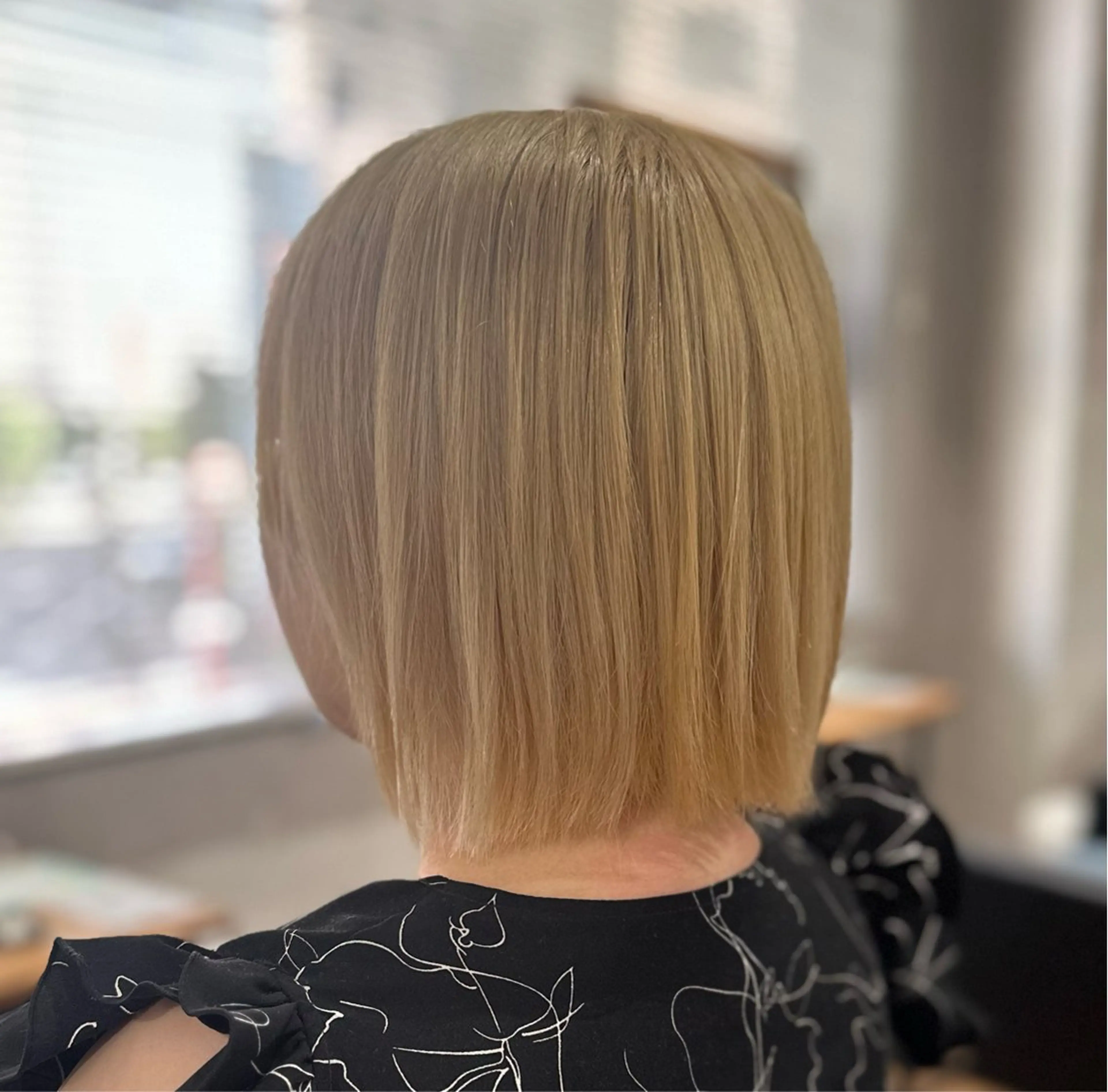 ミディアム カット ヘアカラー ✂️秋葉原 🤍YURI🤍のヘアスタイル