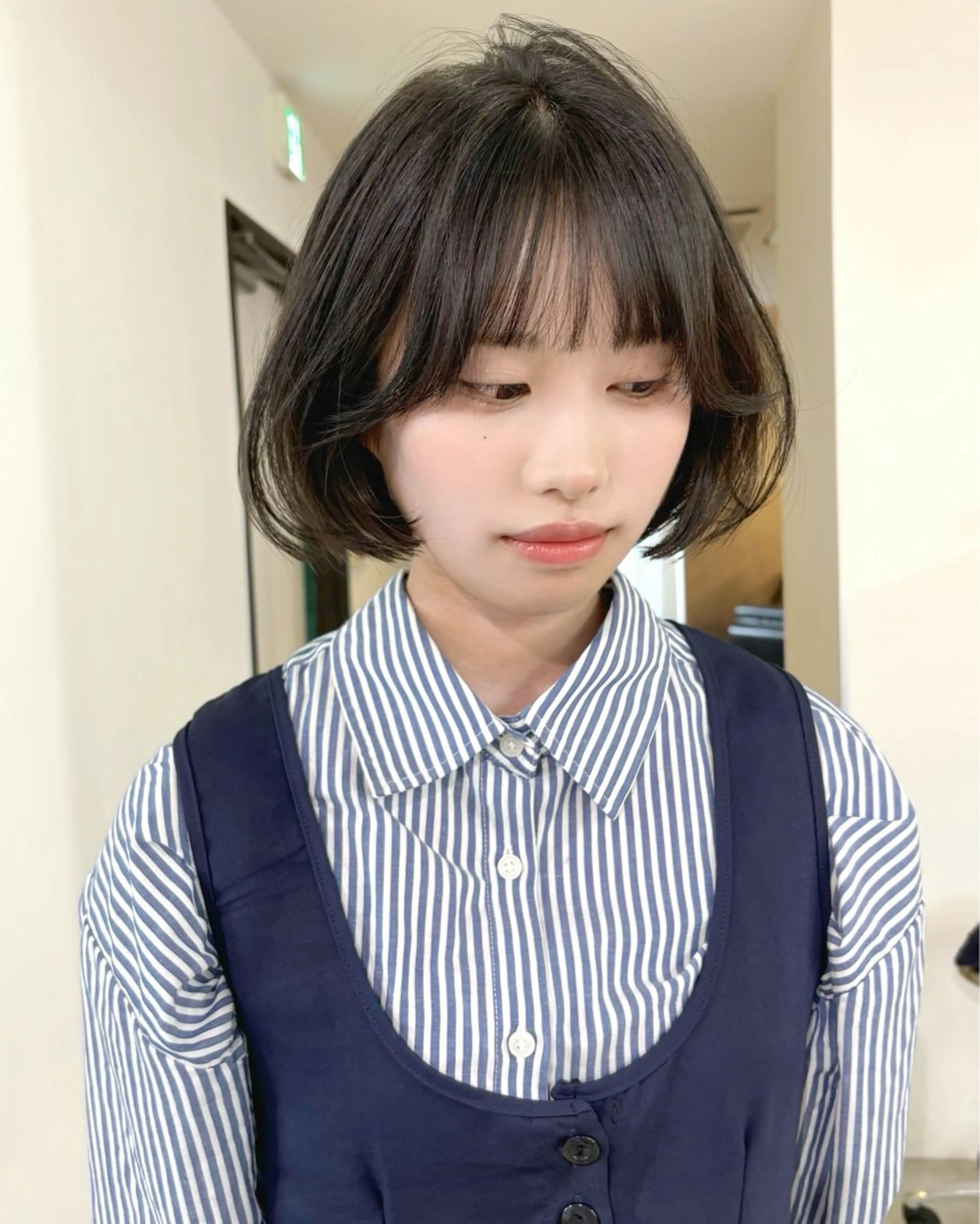 ショート カラー 切りっぱなしボブ ショートボブ ボブレイヤー ボブ 顔まわりレイヤー mizuki/ピンク ベージュ.レイヤーのヘアスタイル