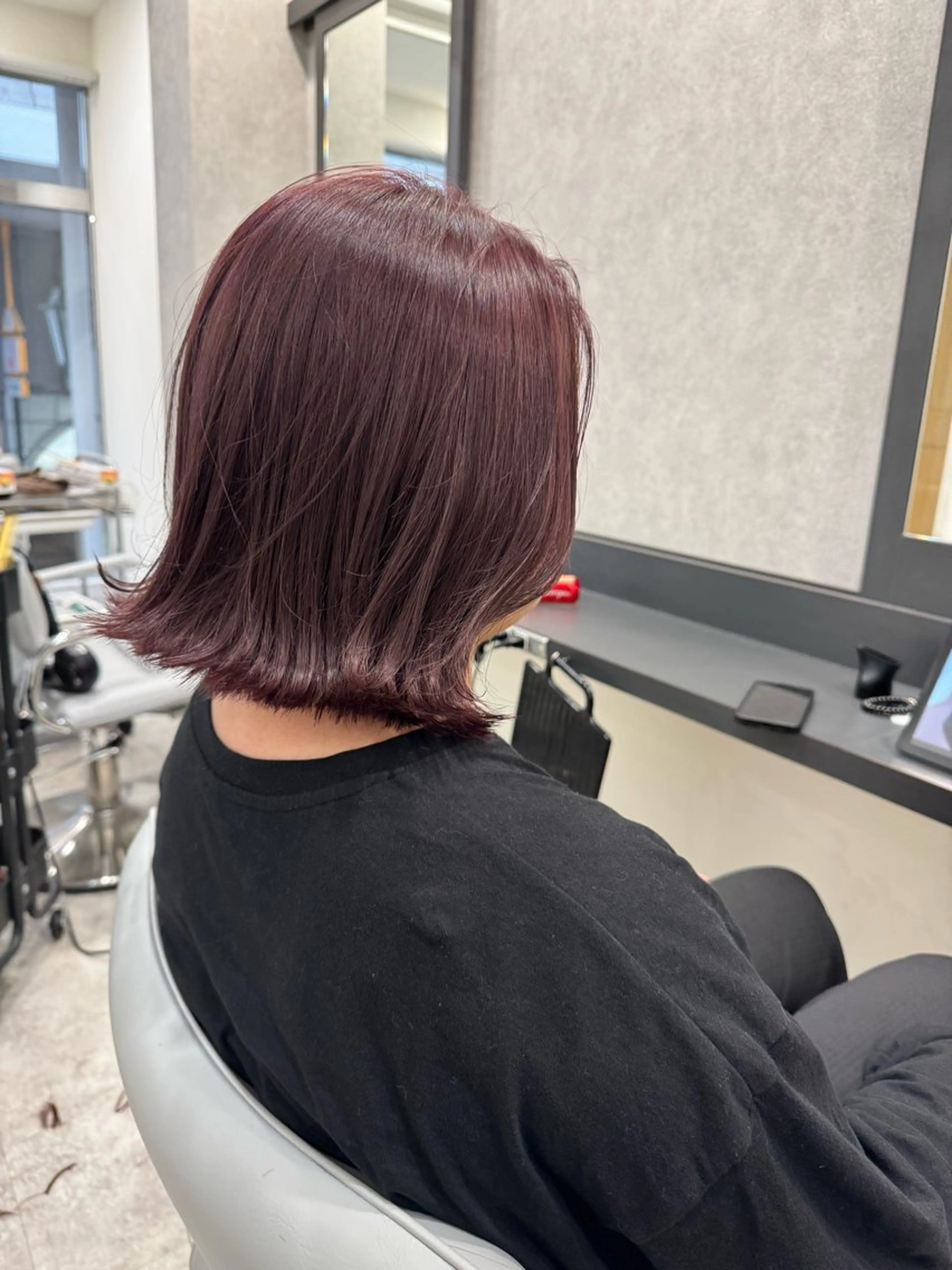 ミディアム カット ヘアカラー トリートメント RAISE by_WHITEのヘアスタイル