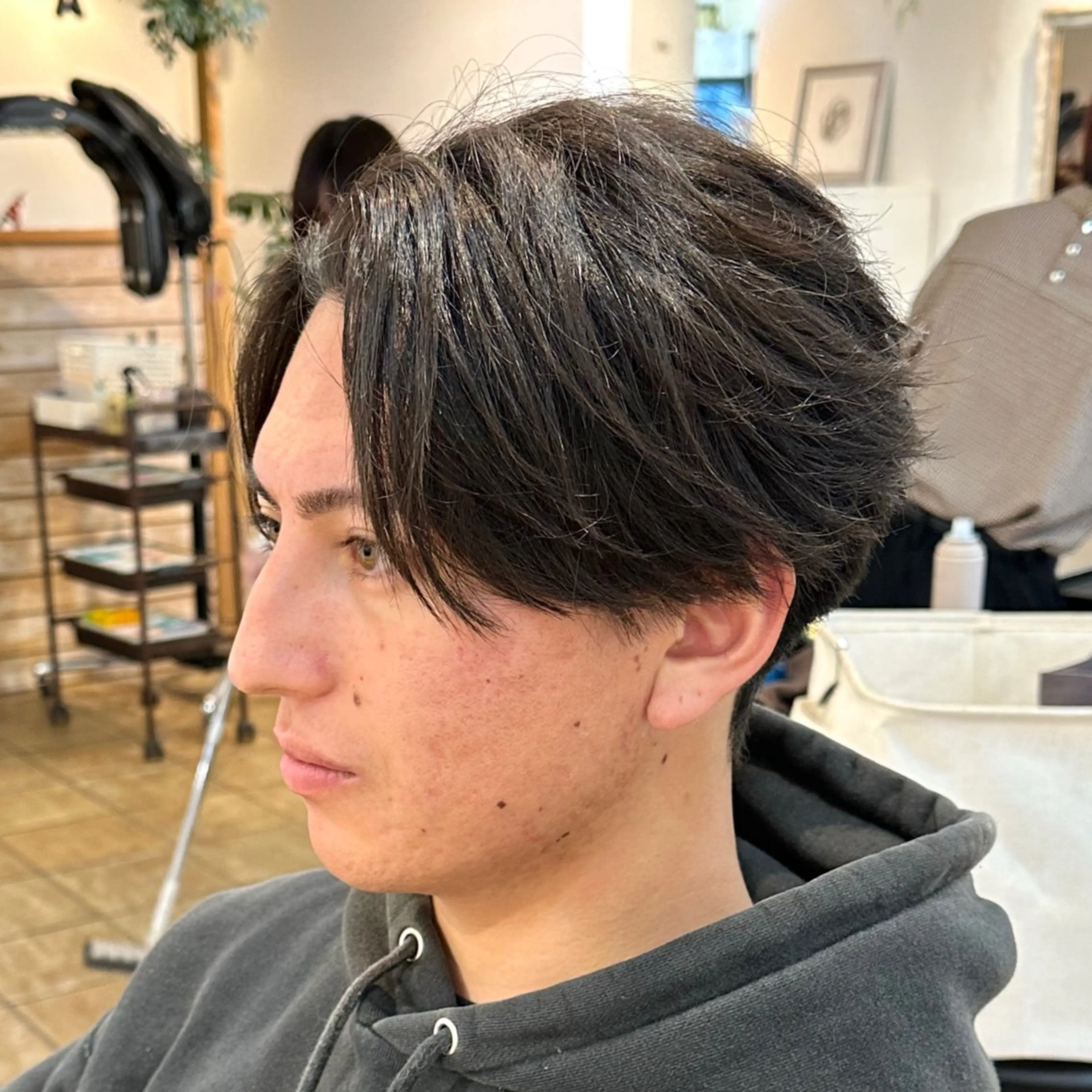 ショート メンズ センターパート 縮毛矯正 渋谷 メンズヘア⭐️ タニグチヨシユキのヘアスタイル
