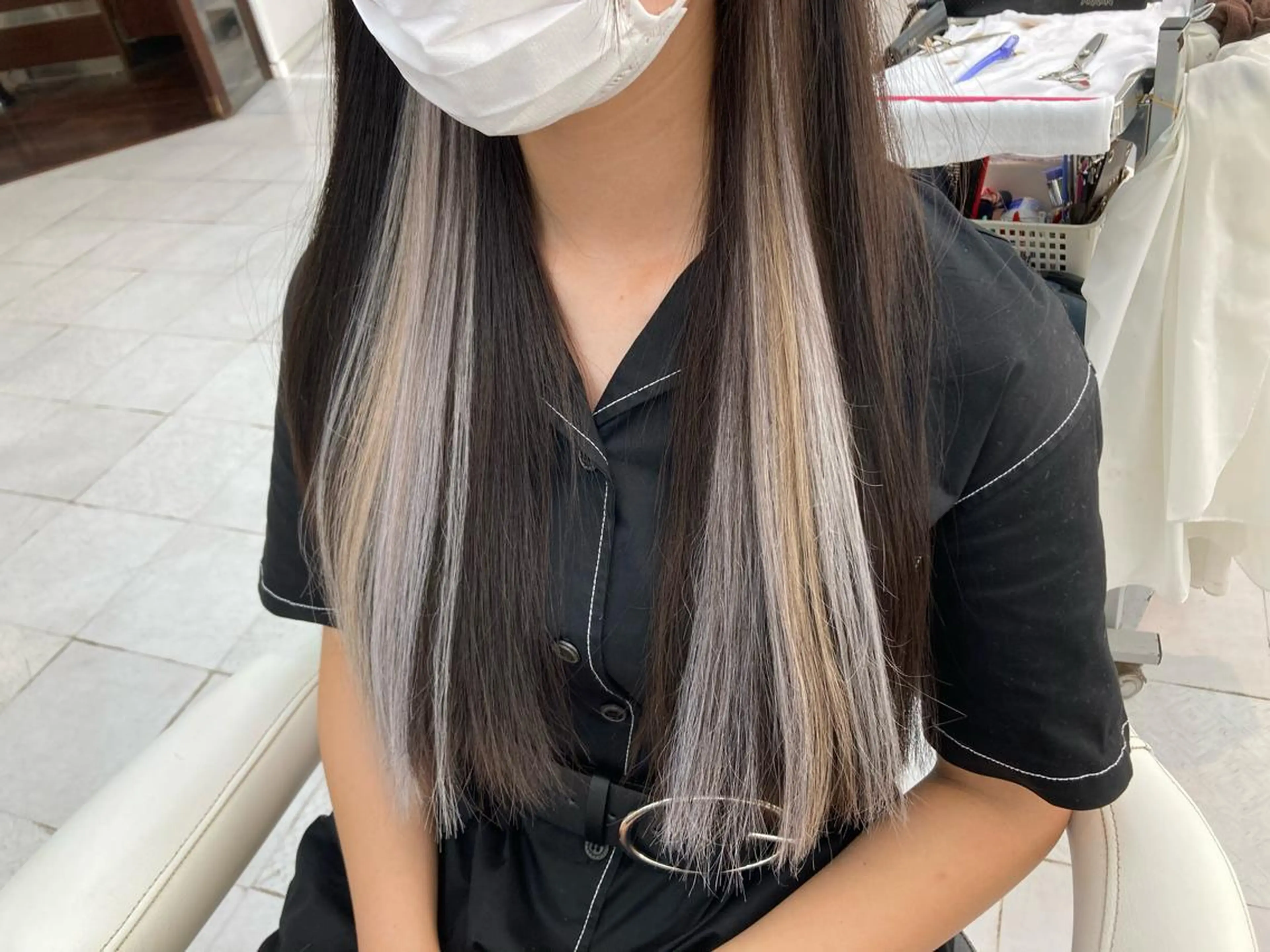 ロング 白髪ぼかしハイライト めさきすずなのヘアスタイル
