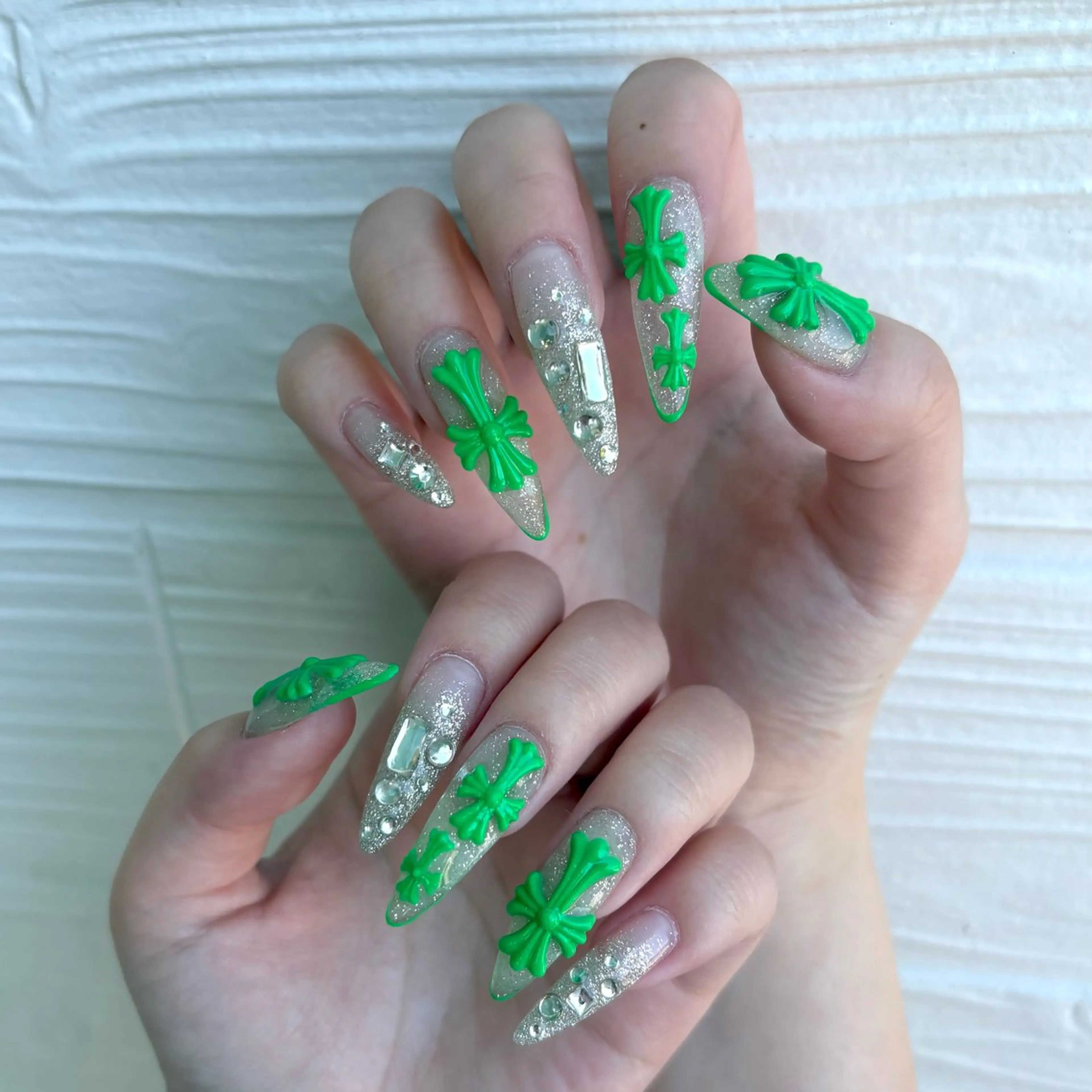 SNSで超話題のクロスネイルが船橋でできる！⚜️⛓️【オフ込み】持ち込みデザインやり放題💕/クロムネイルの写真