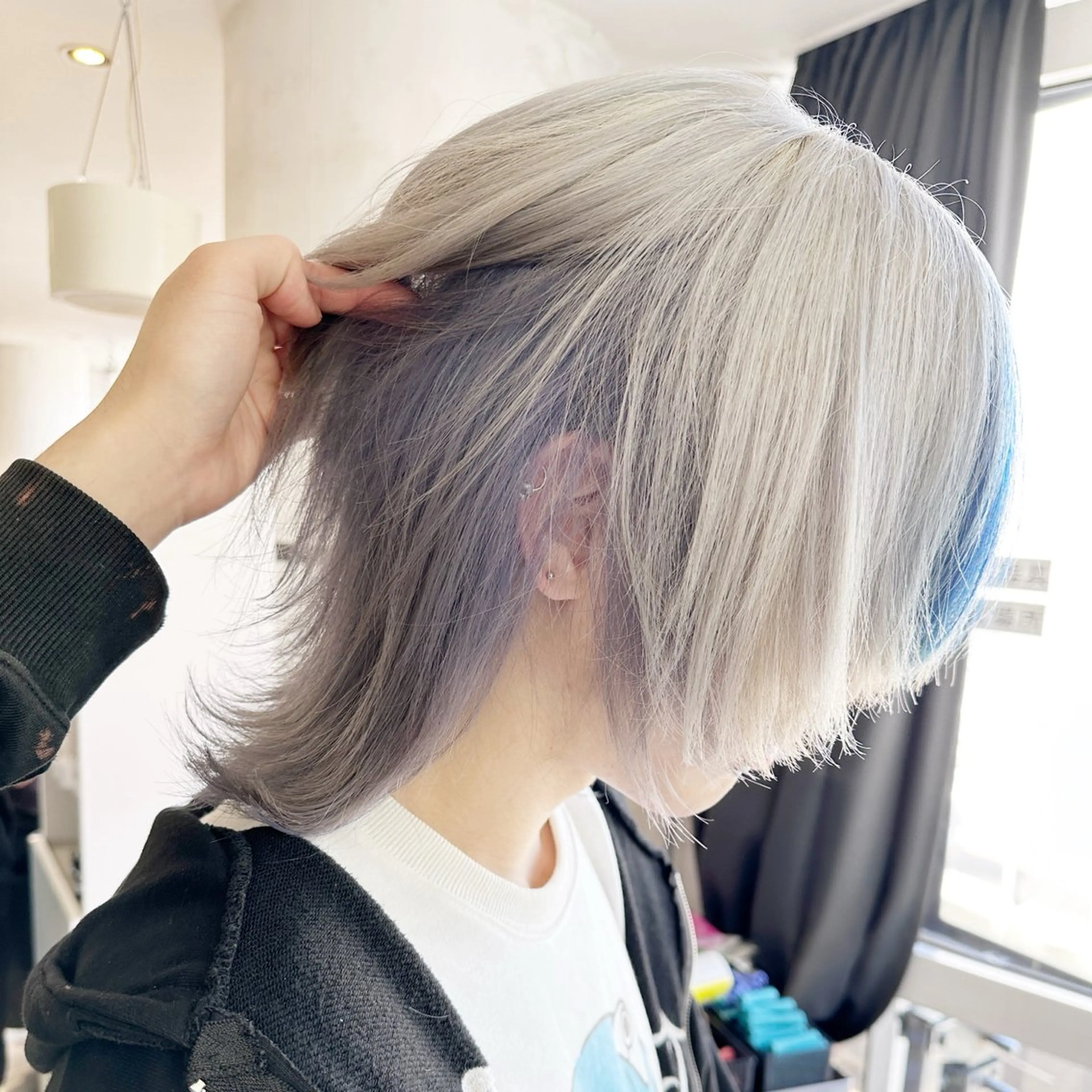 ミディアム カラー ベージュカラー ブリーチ ブルーカラー ケアブリーチ ダブルカラー レイヤーブリーチ特化 ホワイト専門/岸のヘアスタイル